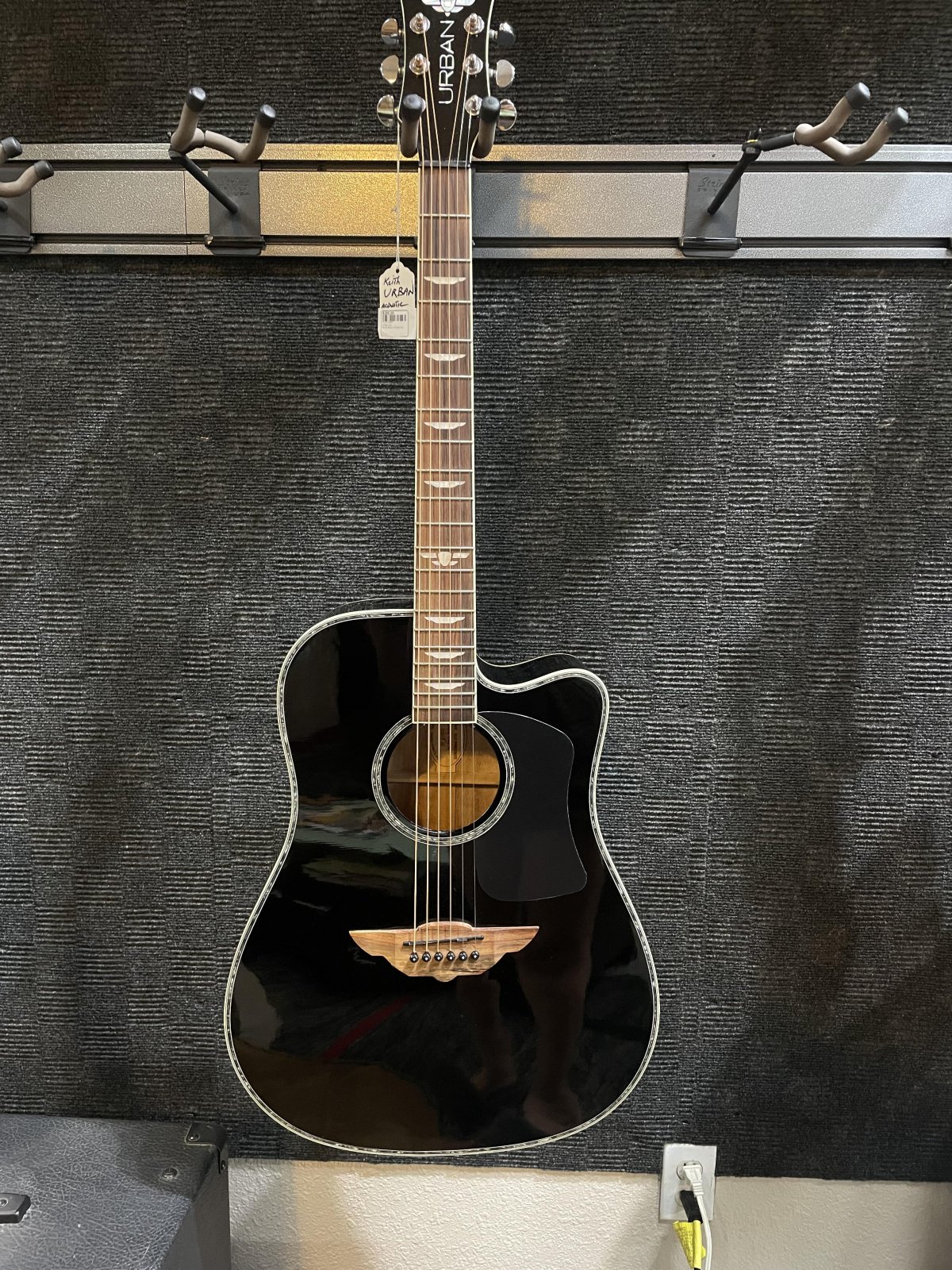 Keith Urban Player Acoustic Guitar (Used)