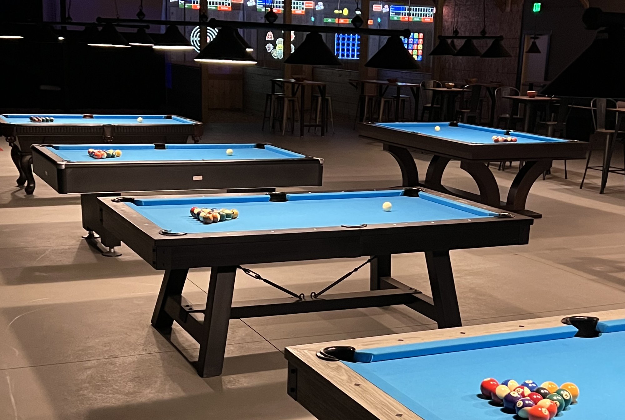 D's Barn Bristol, WI, pool, billiards, escape room, axe throwing