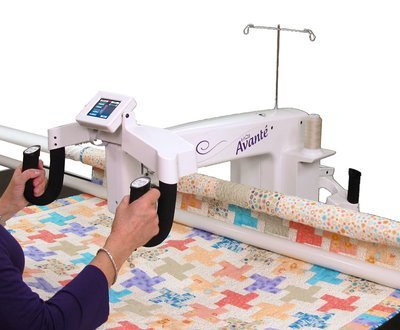 HANDI QUILTER AVANTE WITH 12' STUDIO 2 FRAME