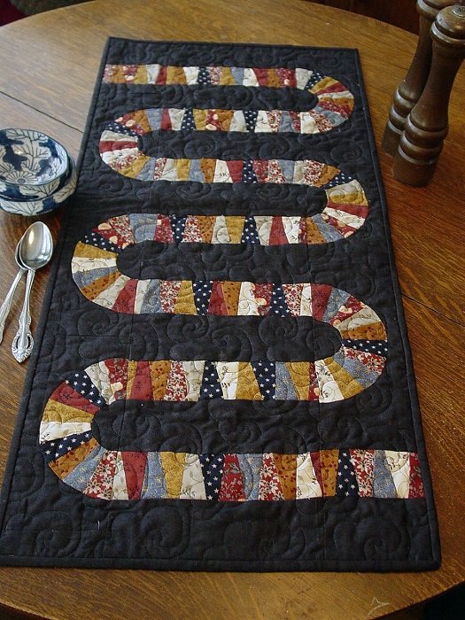 Unraveled Quilt Runner Pattern and Game Pieces 14763