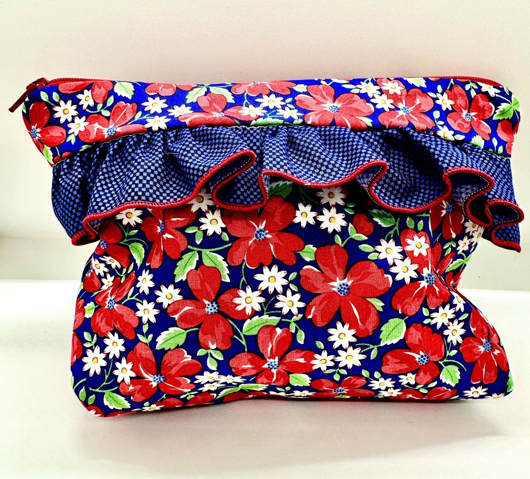 Serger Ruffled Zipper Bag
