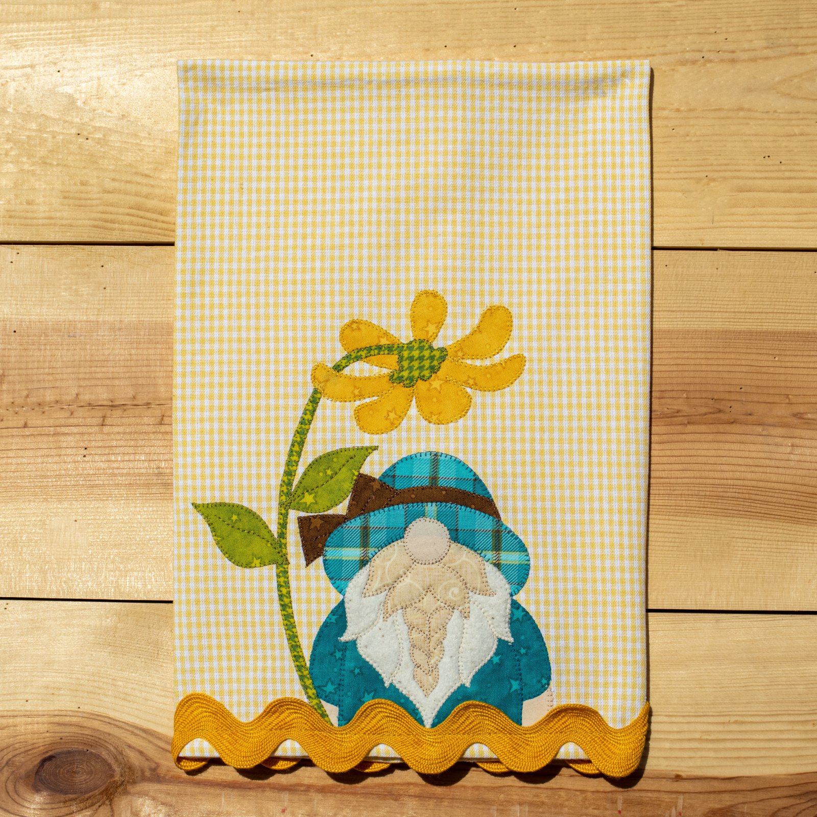 Spring Gnome Applique Tea Towel Kit 630282365834
