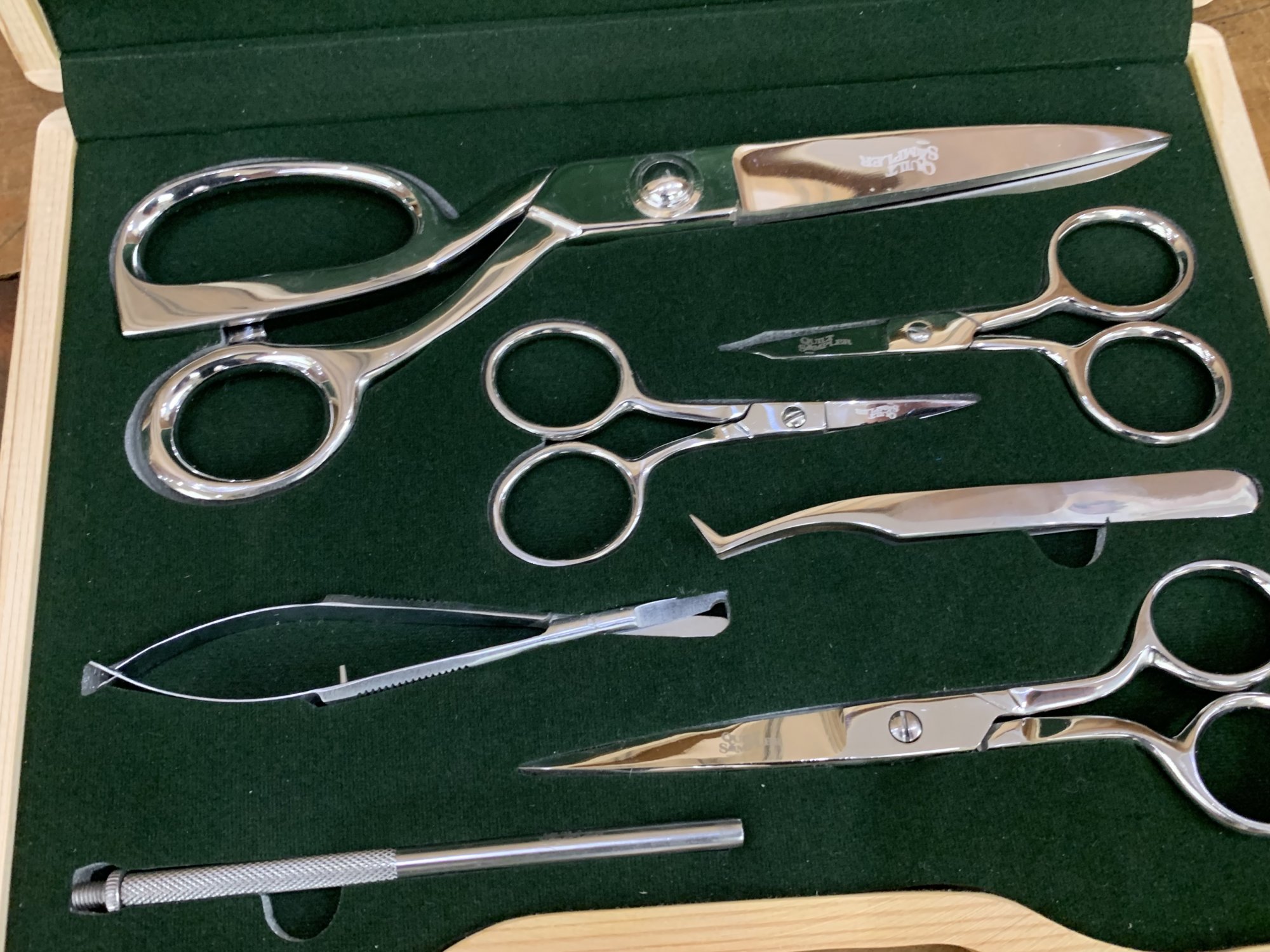 Quilt Sampler Seamstress scissor set