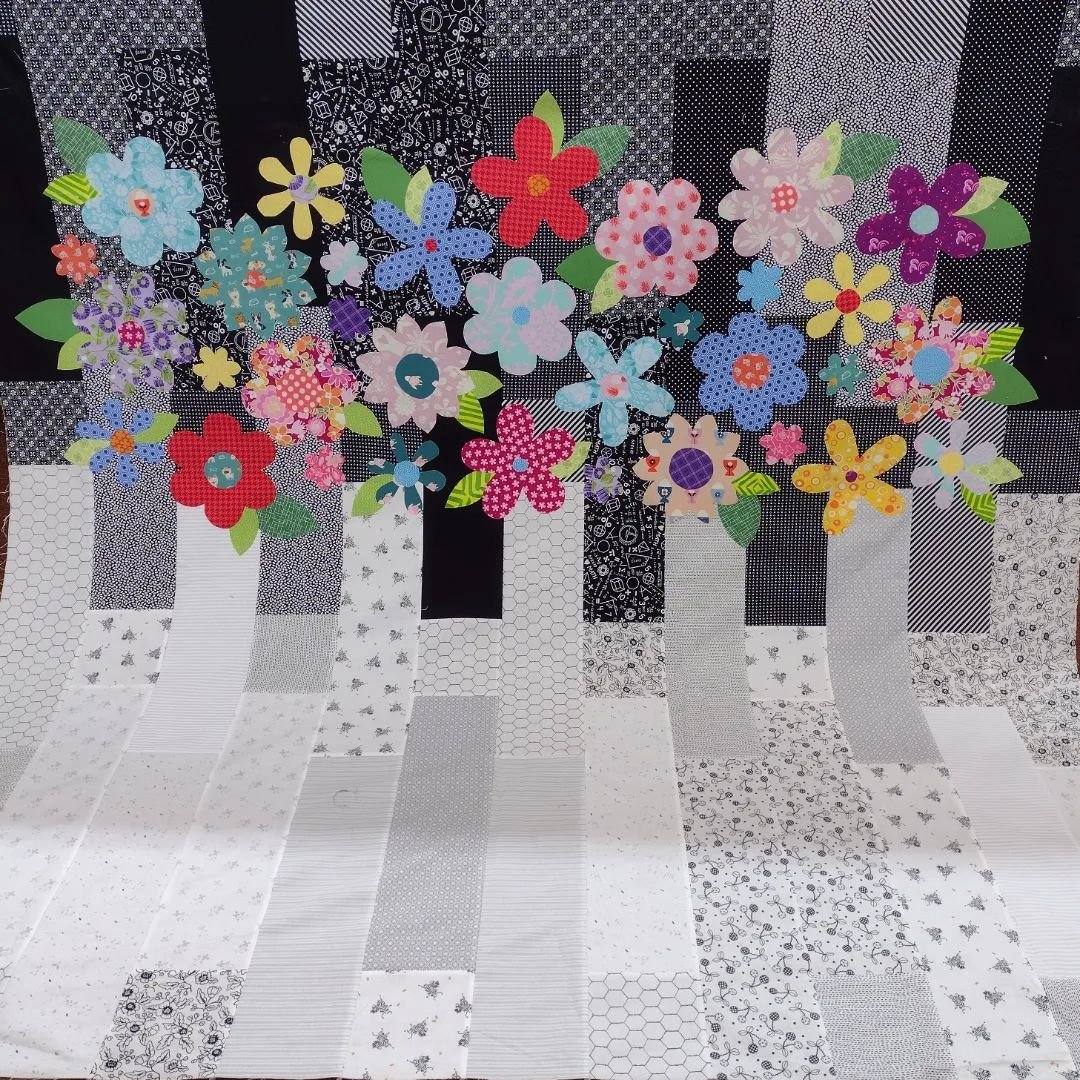 Scrappy Friendship Flower Garden Quilt GRANGEVILLE