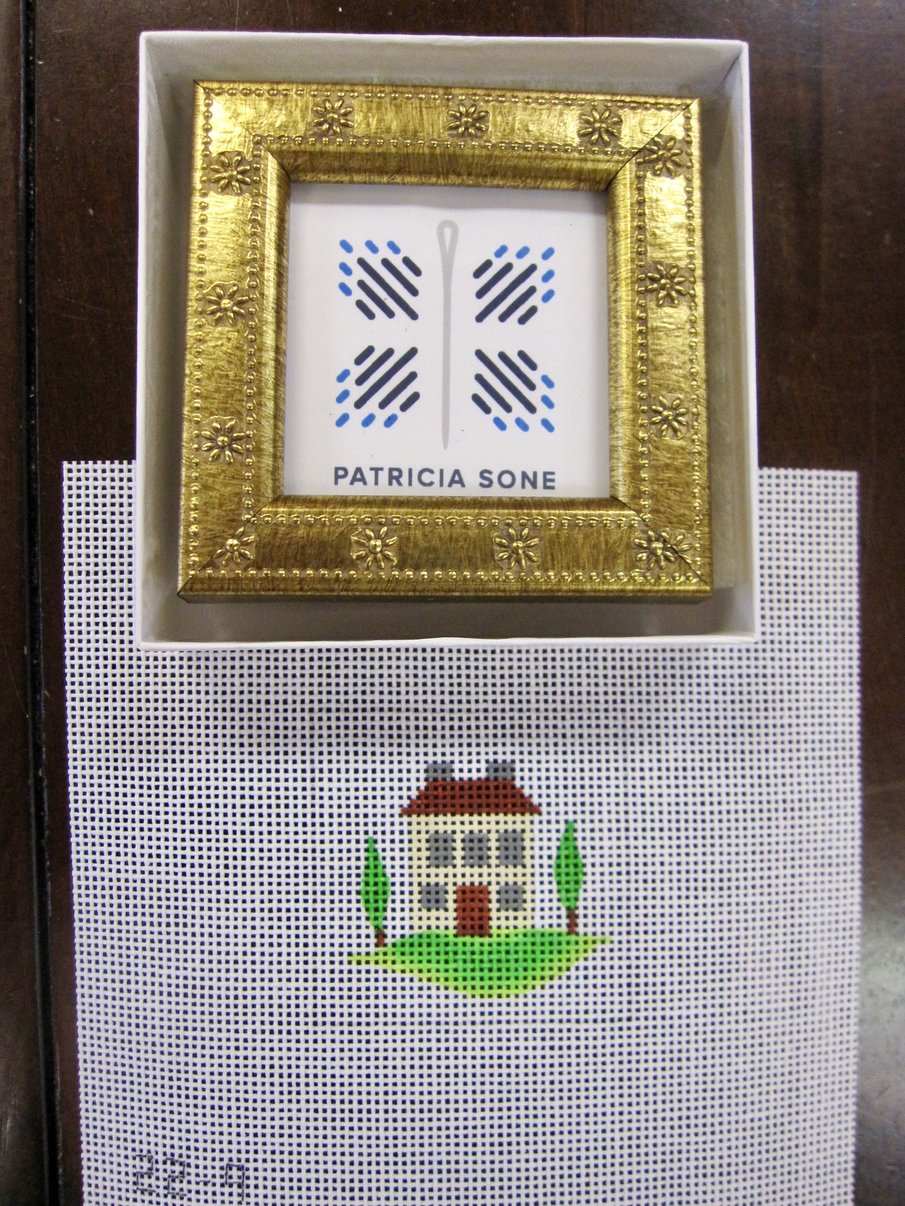 House and gold frame kit