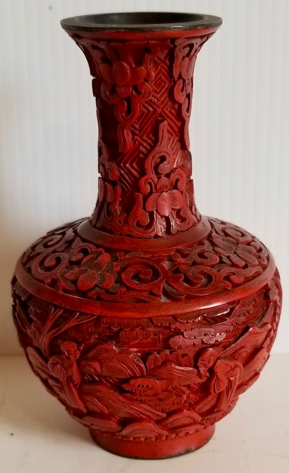 Chinese small cinnabar vase