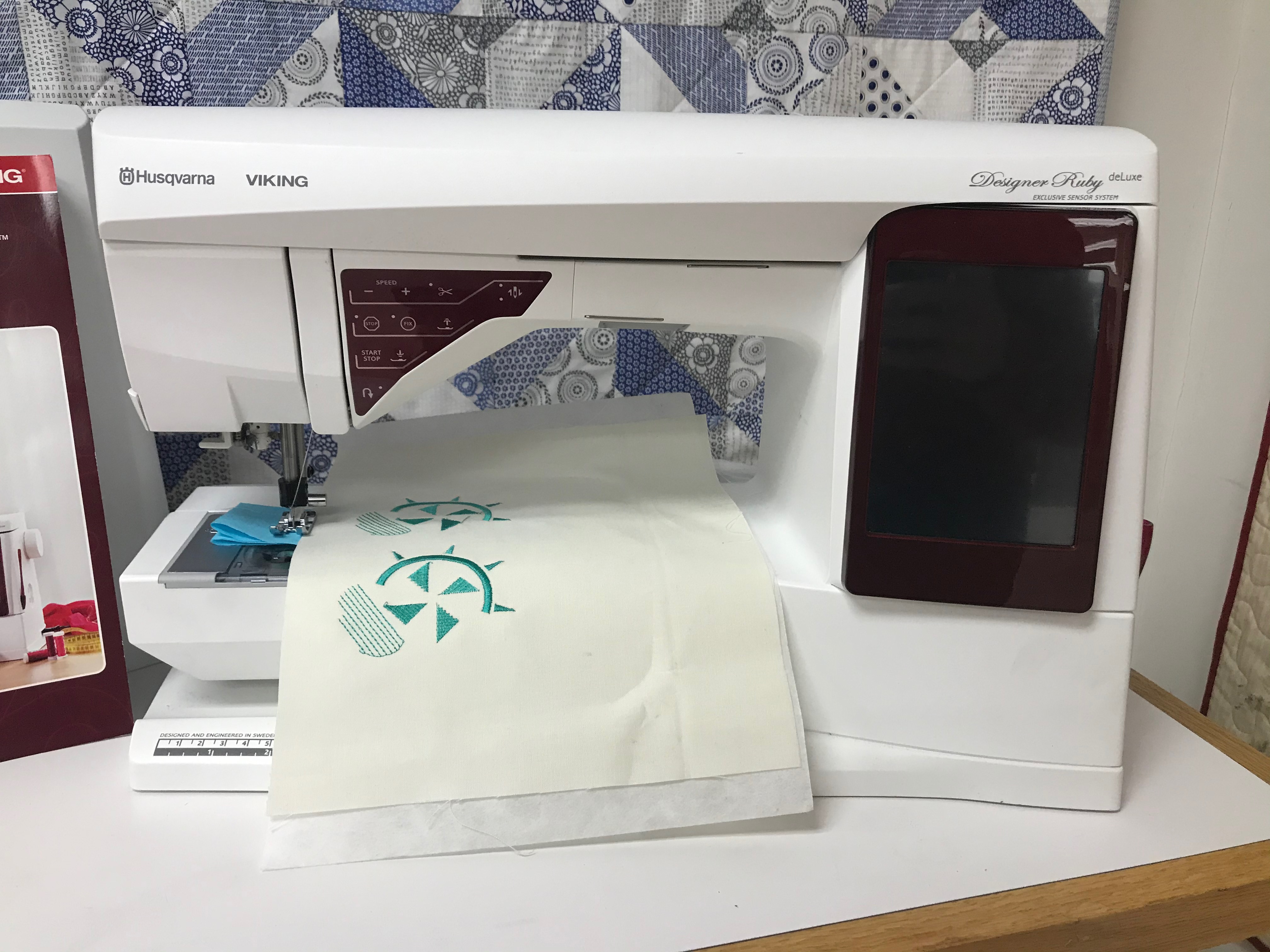 Husqvarna Viking Designer Ruby Deluxe (Preloved)