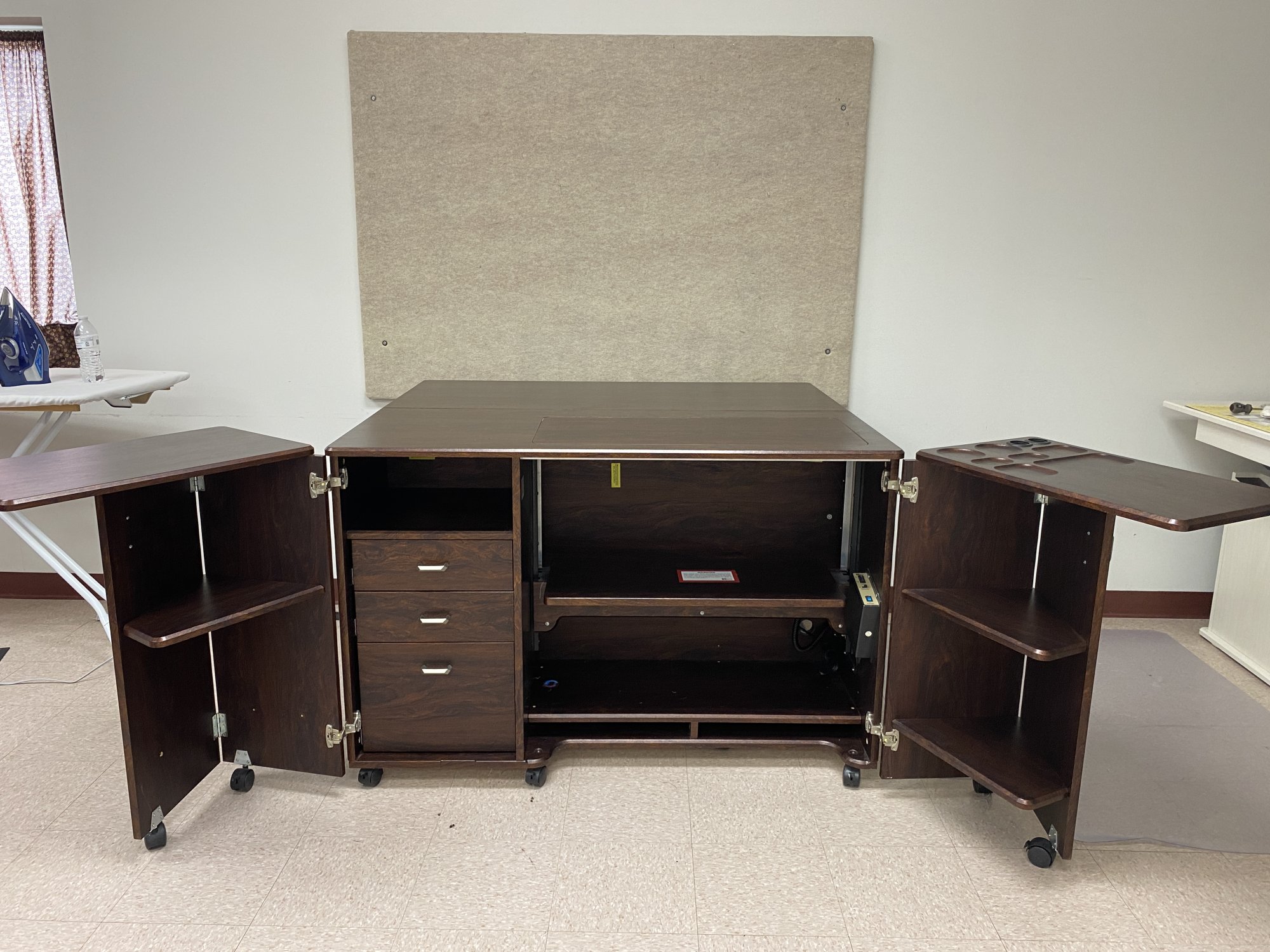 Roberts Manufacturing Sewing Matttroy