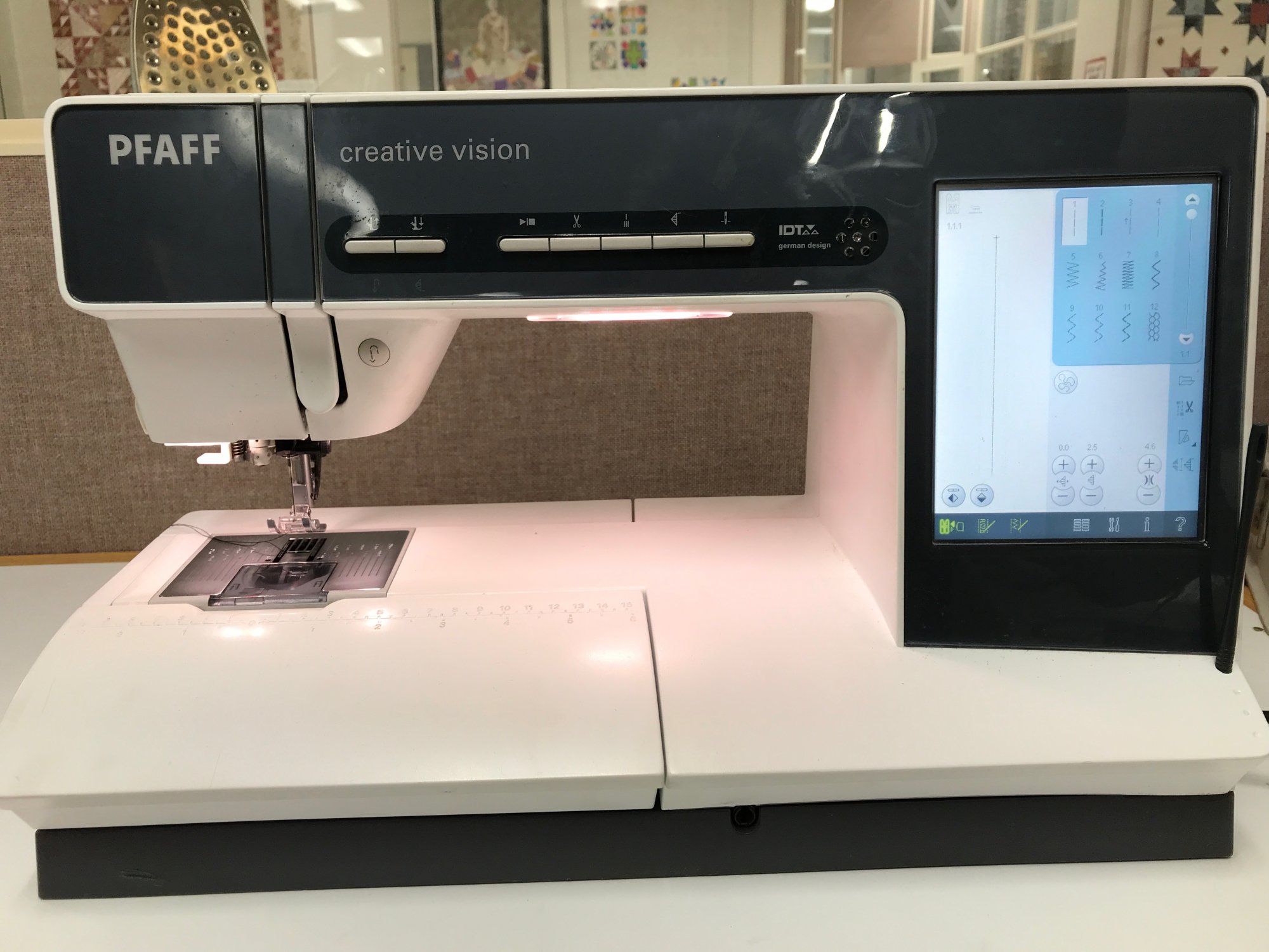 Pfaff Creative Vision (Pre-loved)