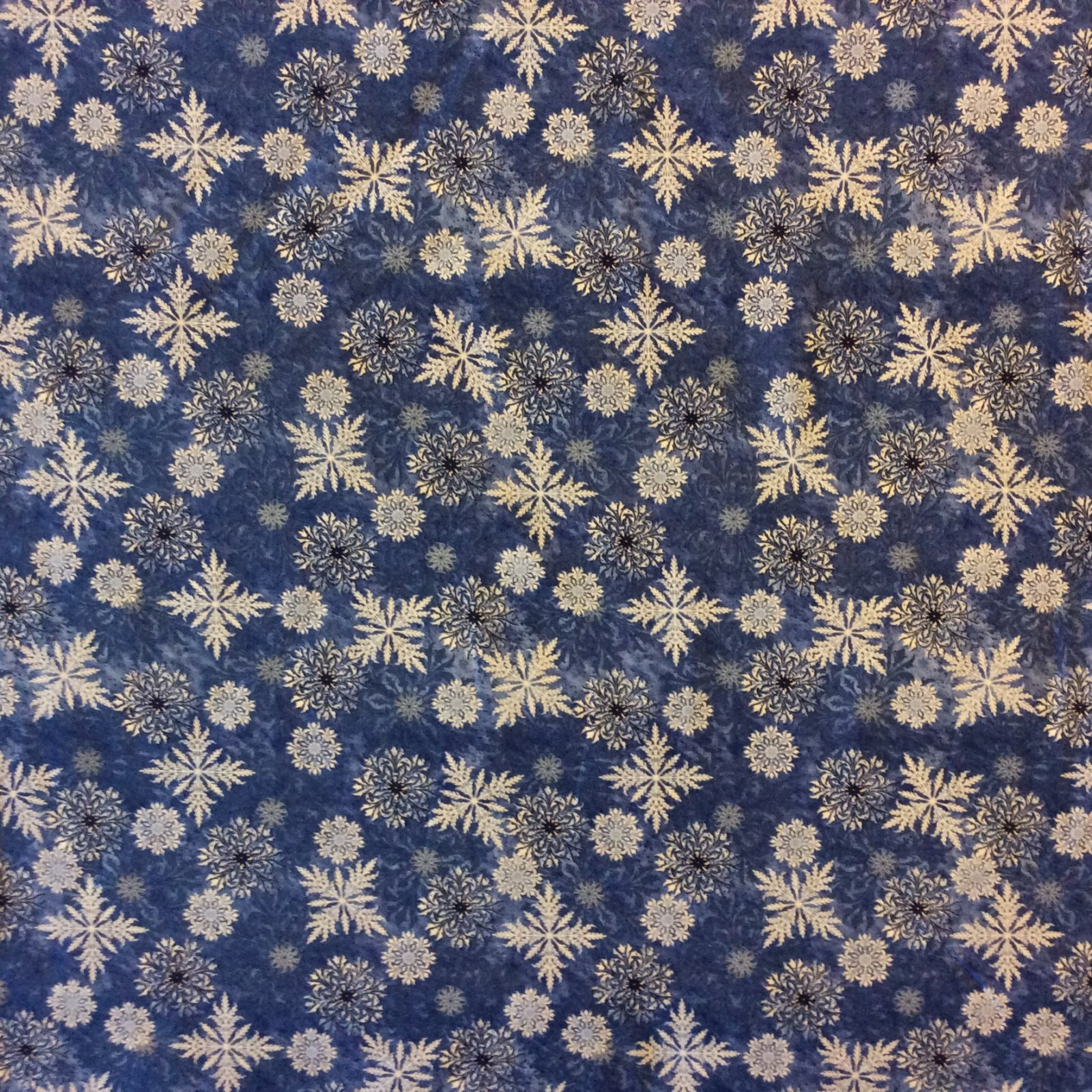 Winter Holiday Classic Snowflakes cotton quilt fabric ABO123 AB0123