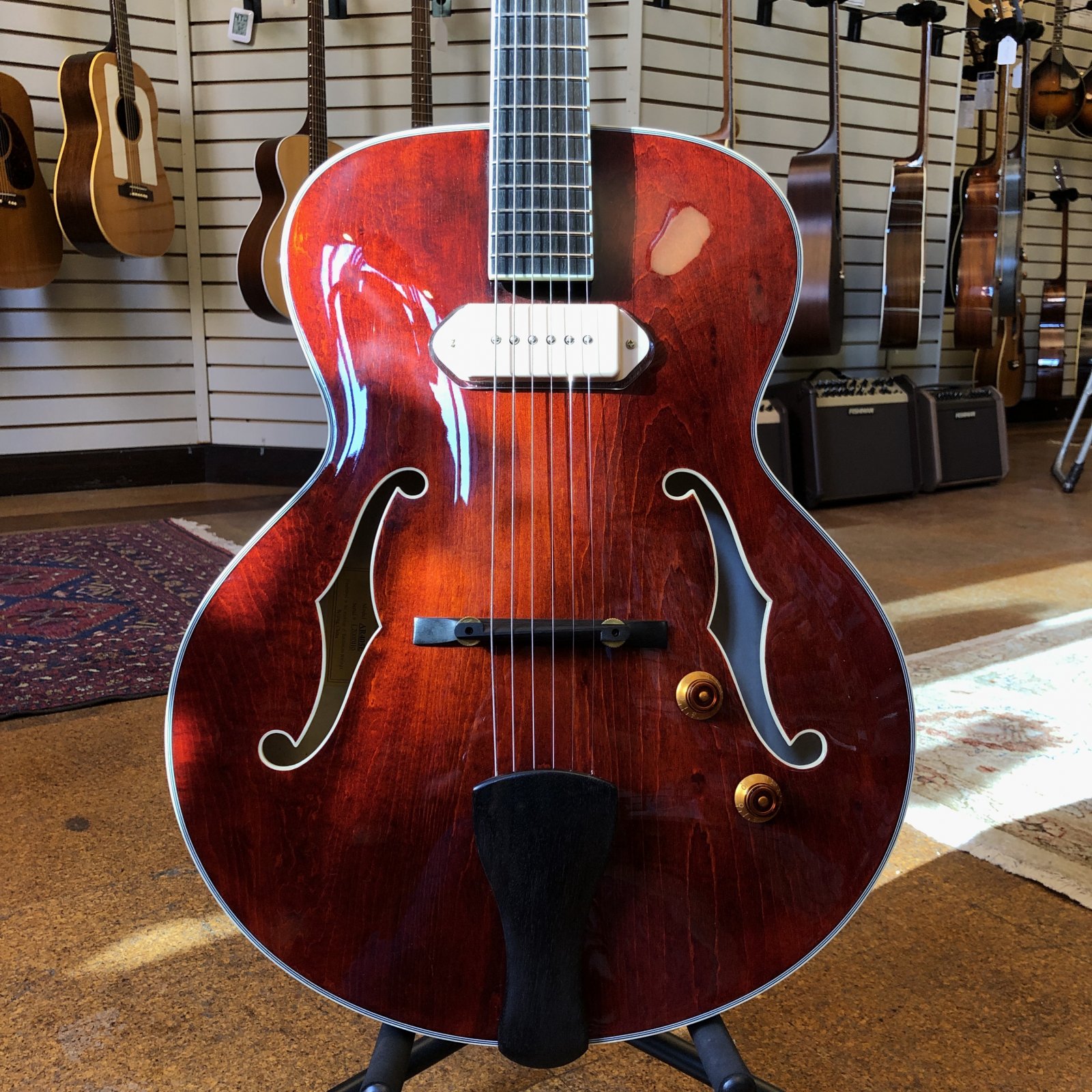 Eastman AR405E Archtop Hollow Body Electric Guitar Classic Finish w