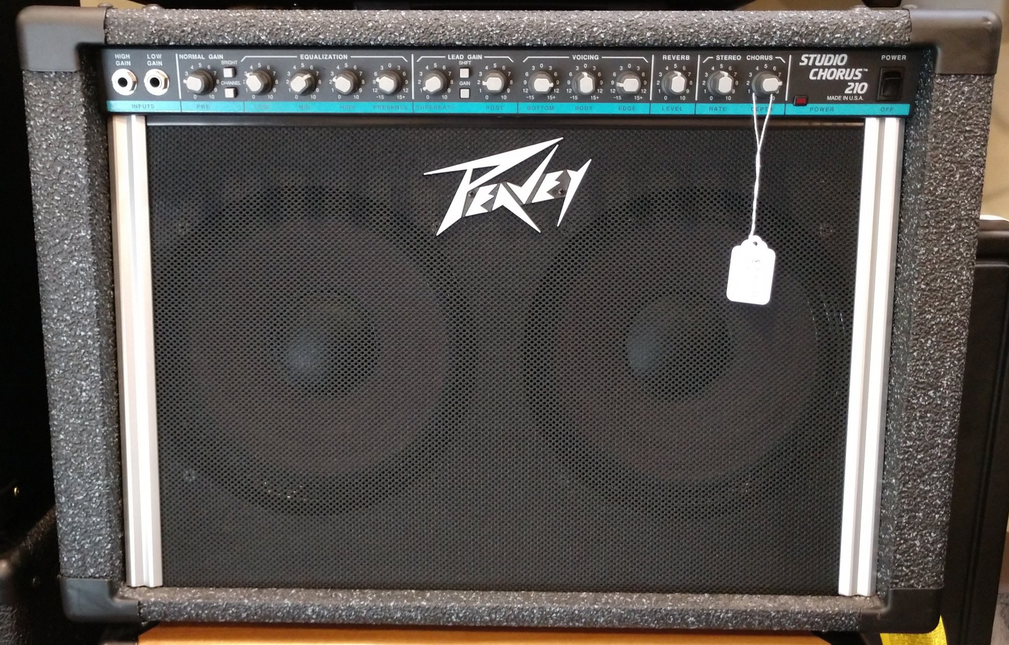 AMPLIFIER - Peavey Studio Chorus 210; Solid State
