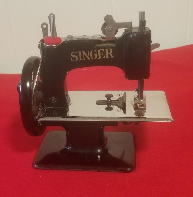 Toy Sewing Machines & Parts