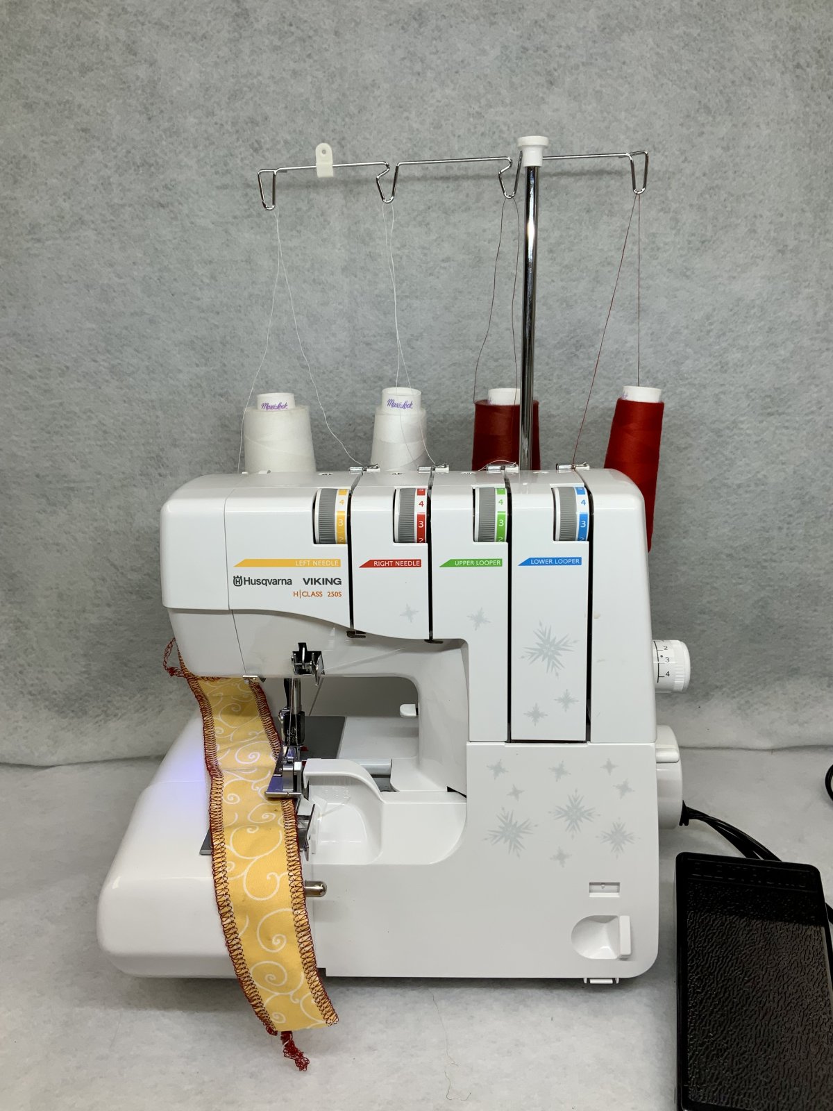 Trade Up Viking serger 250S 074916030050