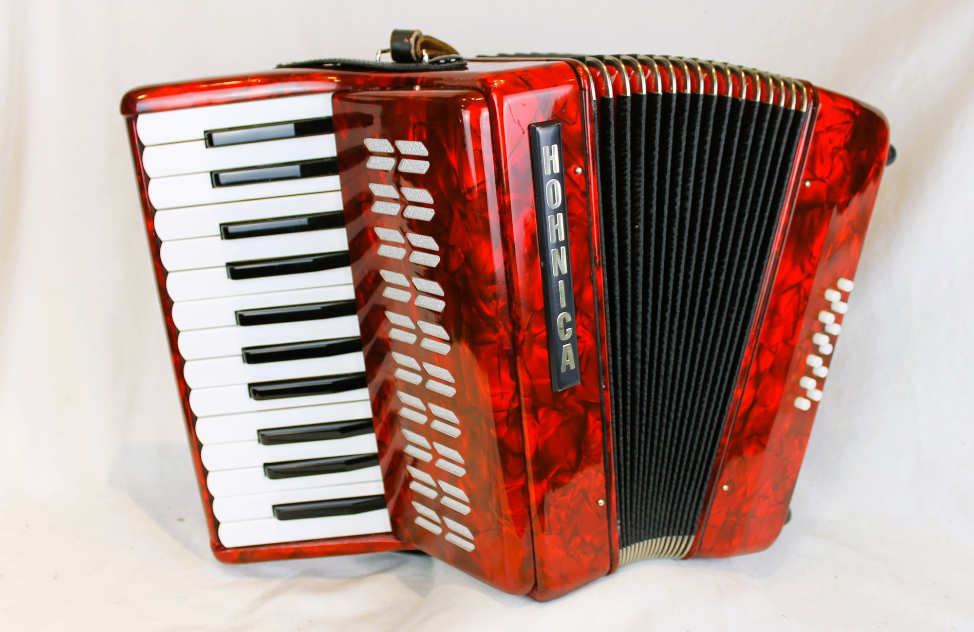 5552 Red Hohner Hohnica 1303 Piano Accordion MM 25 12
