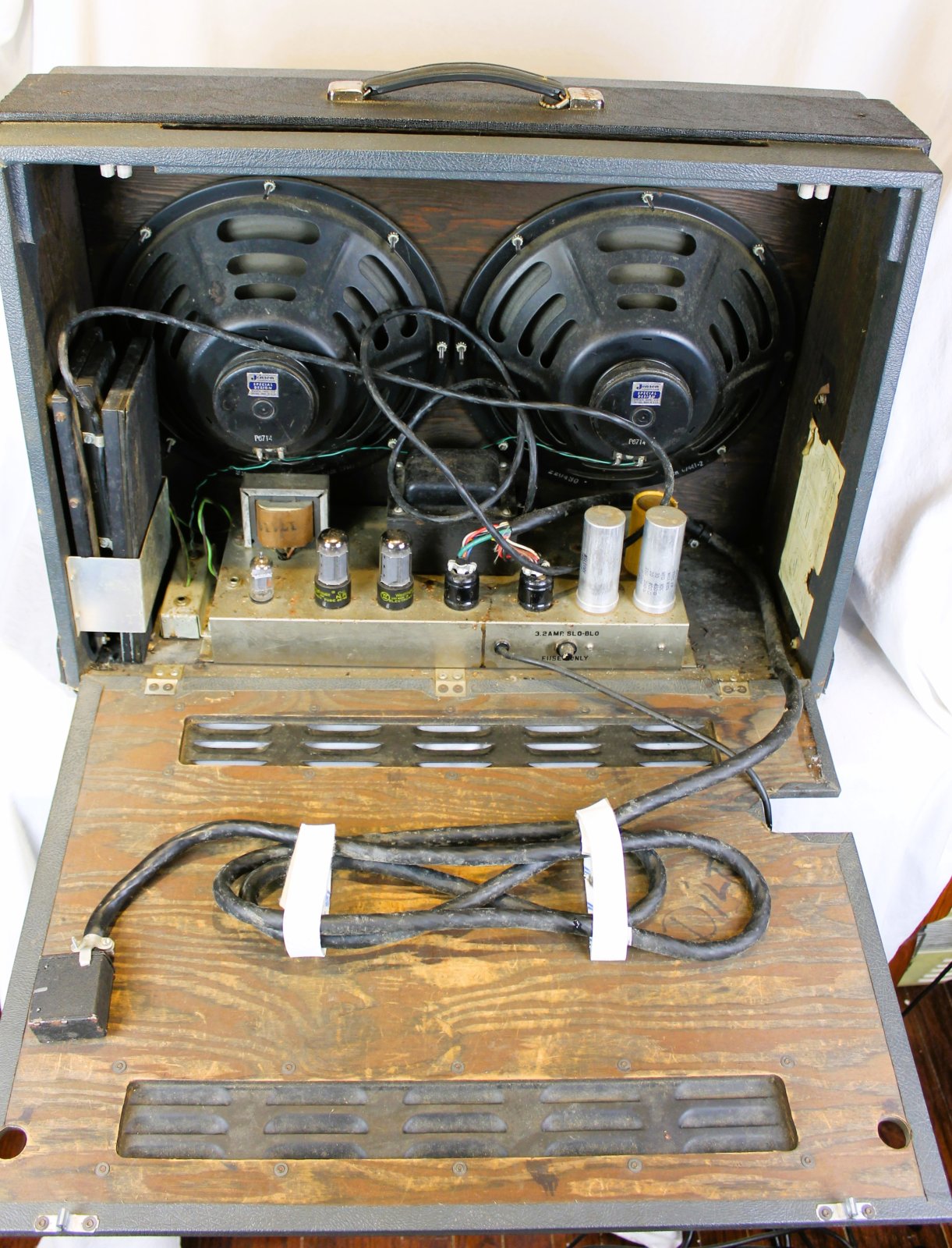 5568 Cordovox CG Tube Amplifier For Parts or Repair