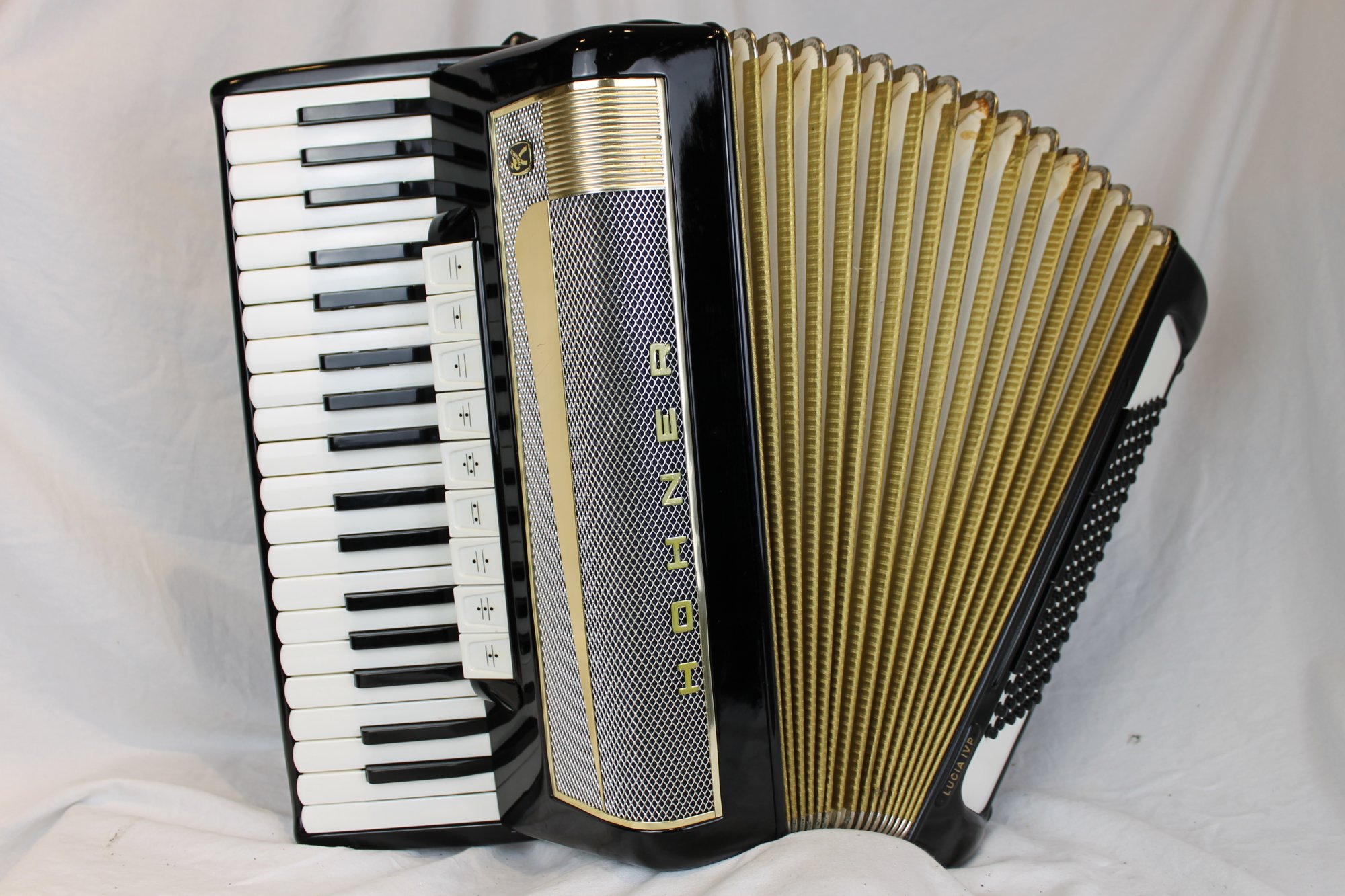 4927 Black Gold Hohner Lucia IVP Piano Accordion LMMH 37 96
