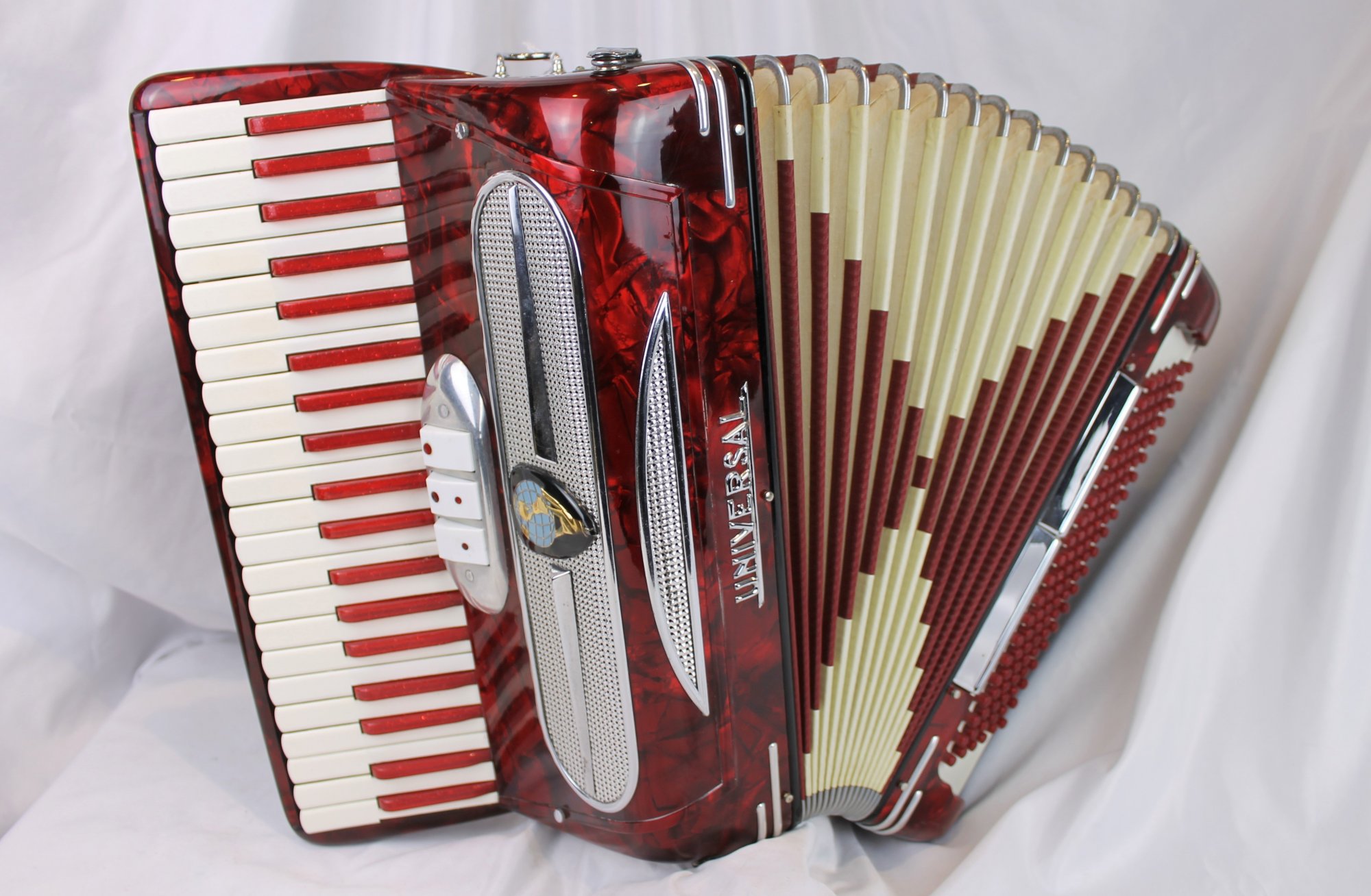 5196 Red Universal Piano Accordion LM 41 120