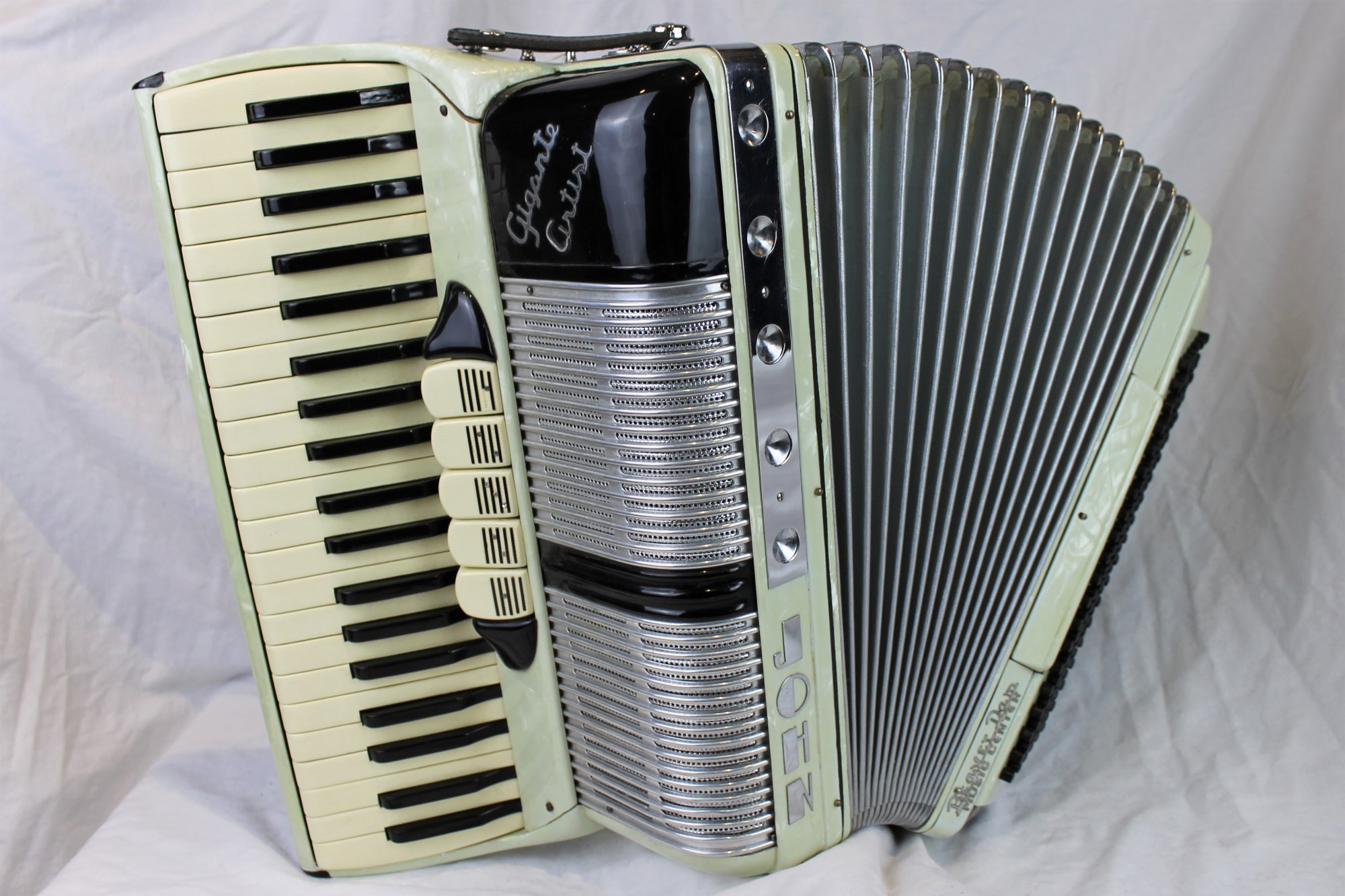 5222 Art Deco Gigante Artist Piano Accordion LMH 41 120