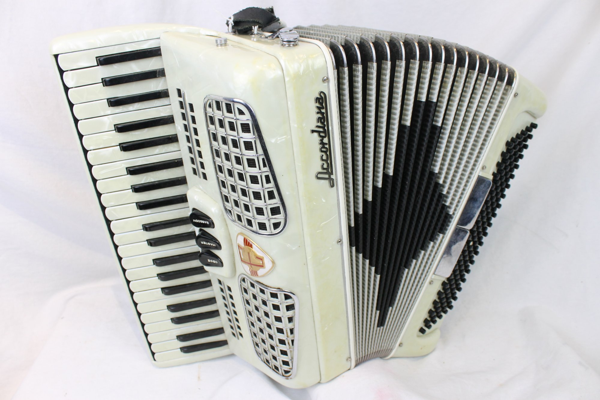 2857 Ivory Excelsior Accordiana 305 Piano Accordion LM 41 120