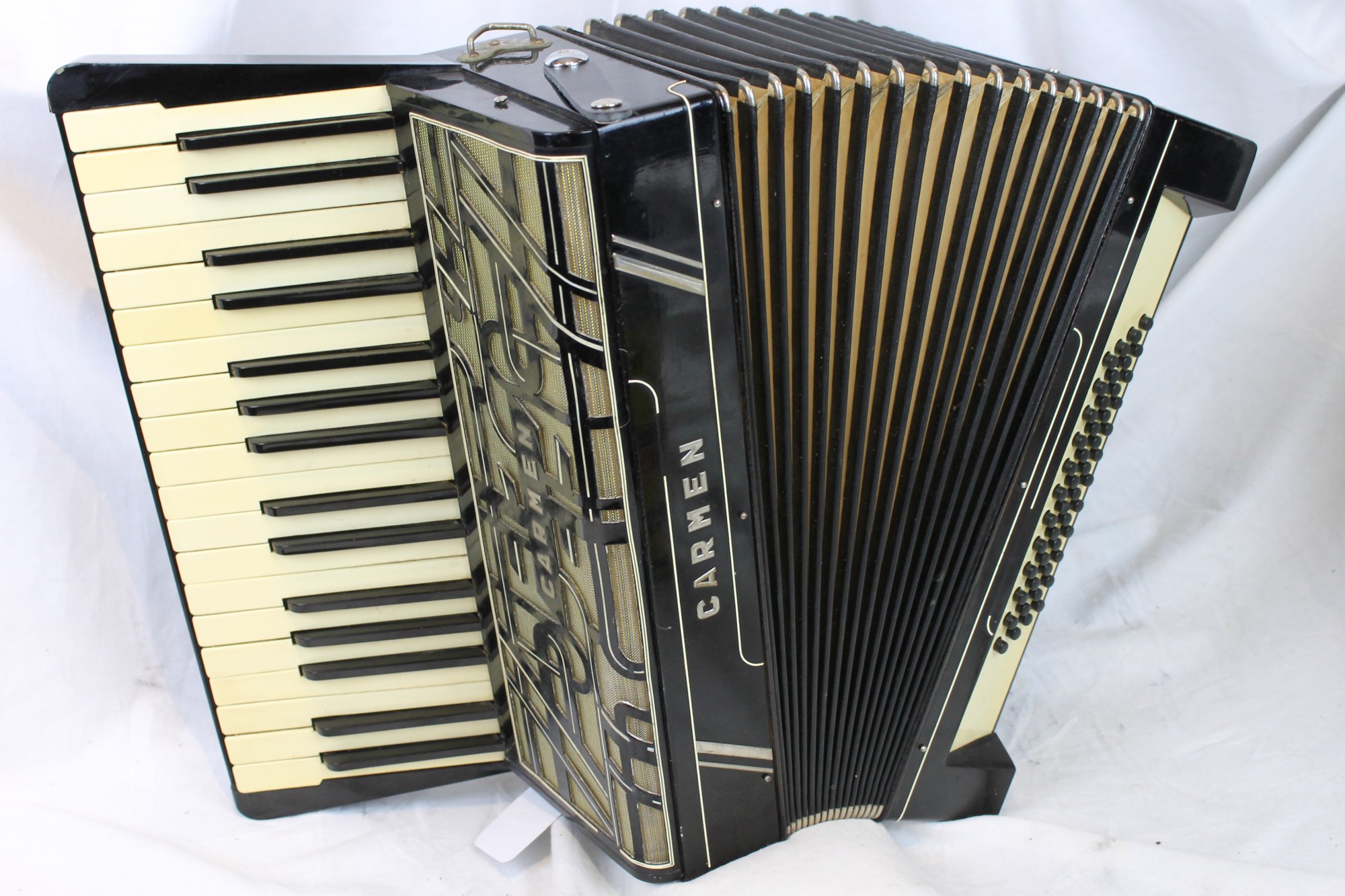 3124 Black Hohner Carmen Piano Accordion MM 34 48