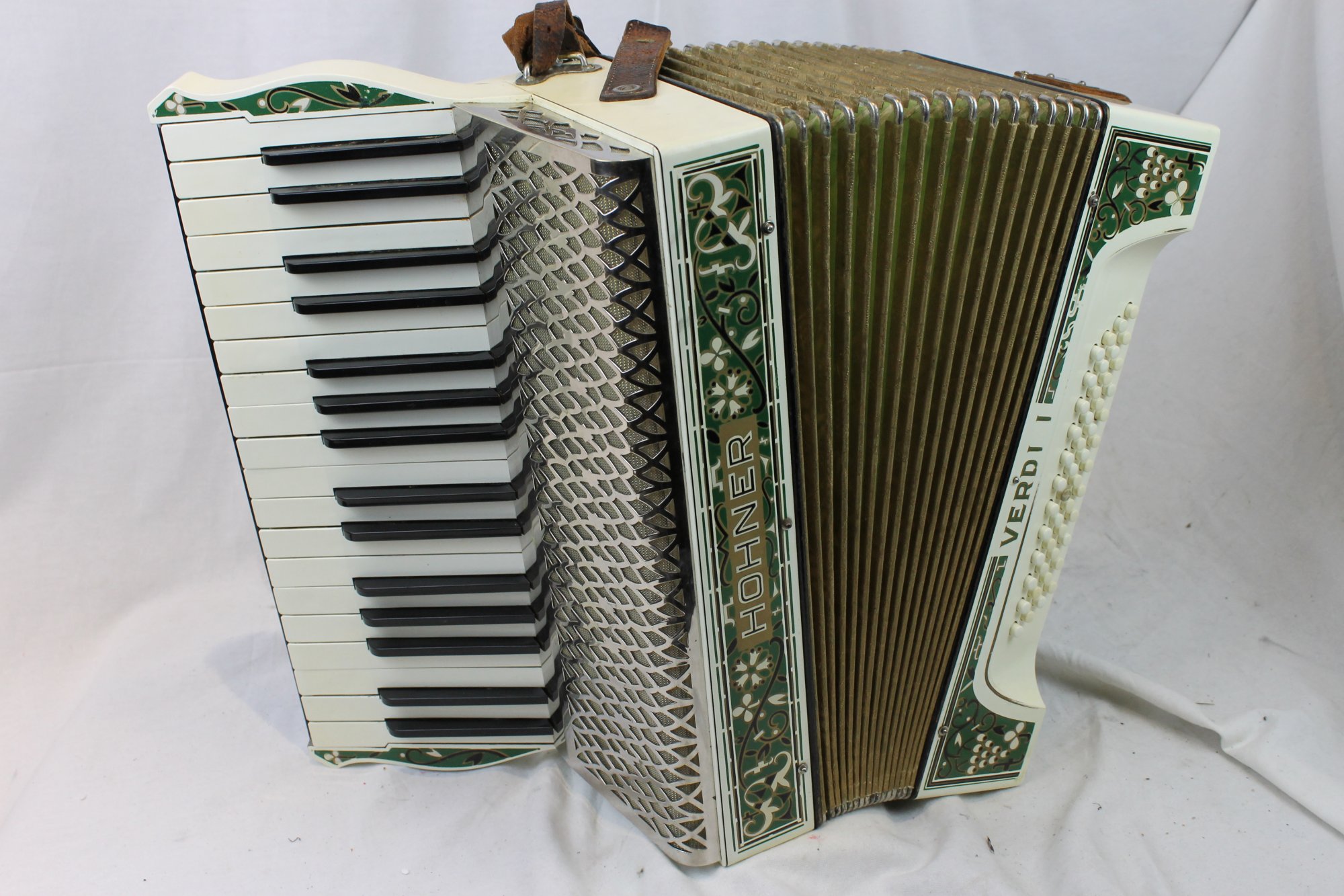 3271 Green and White Hohner Verdi I Piano Accordion MM 34 48