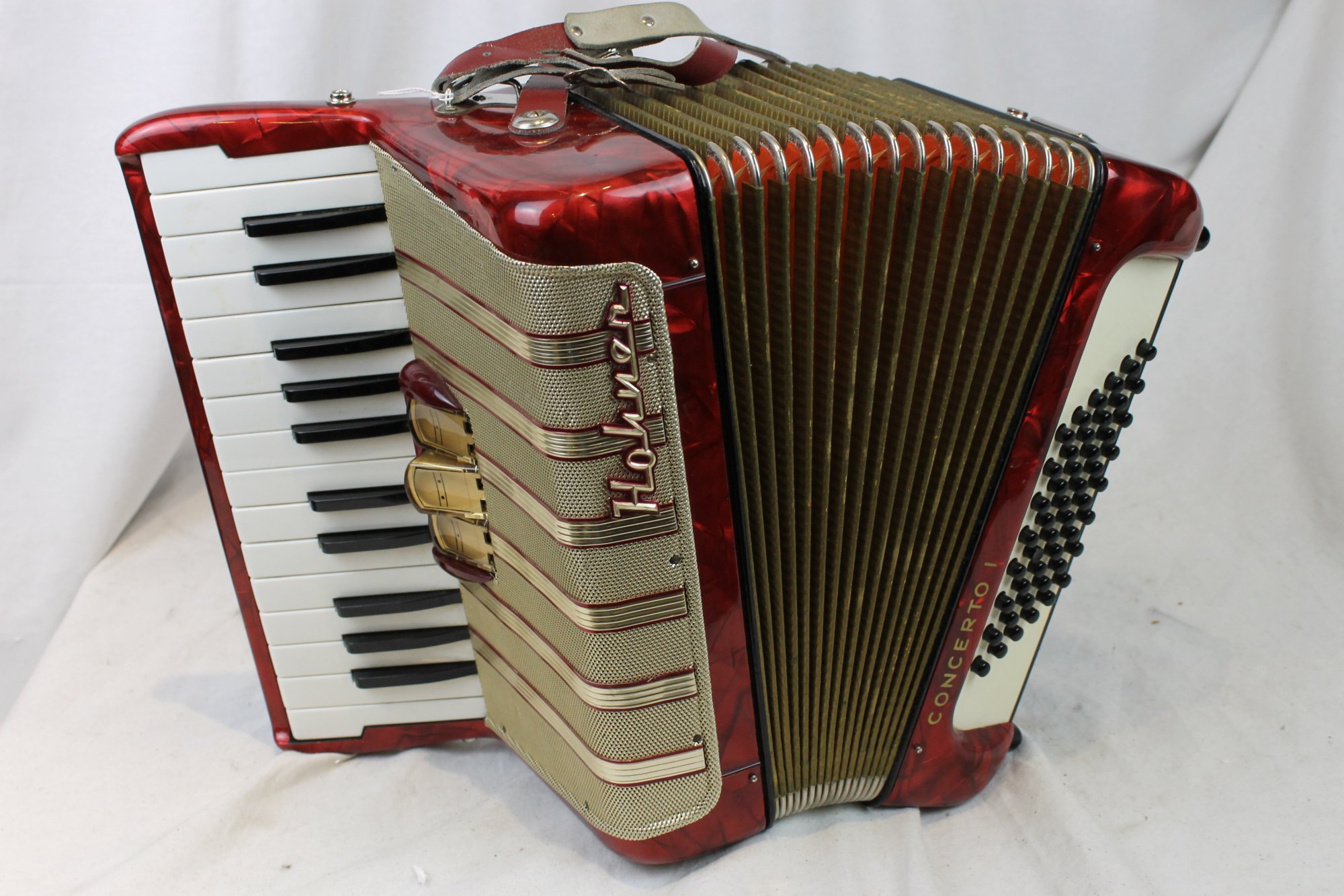 3299 Red Hohner Concerto I Piano Accordion MM 26 48