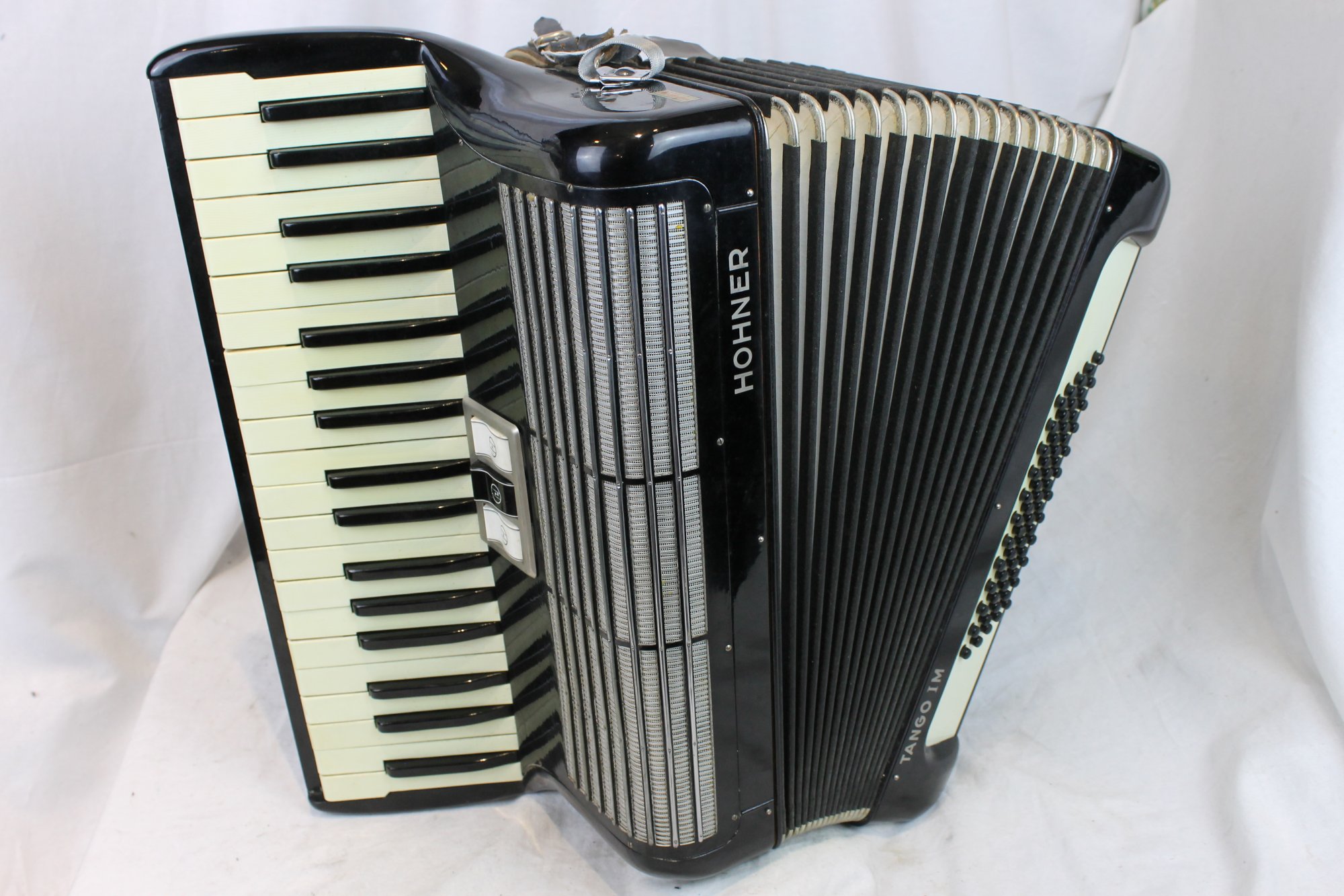 3444 Black Hohner Tango IM Piano Accordion MM 37 60