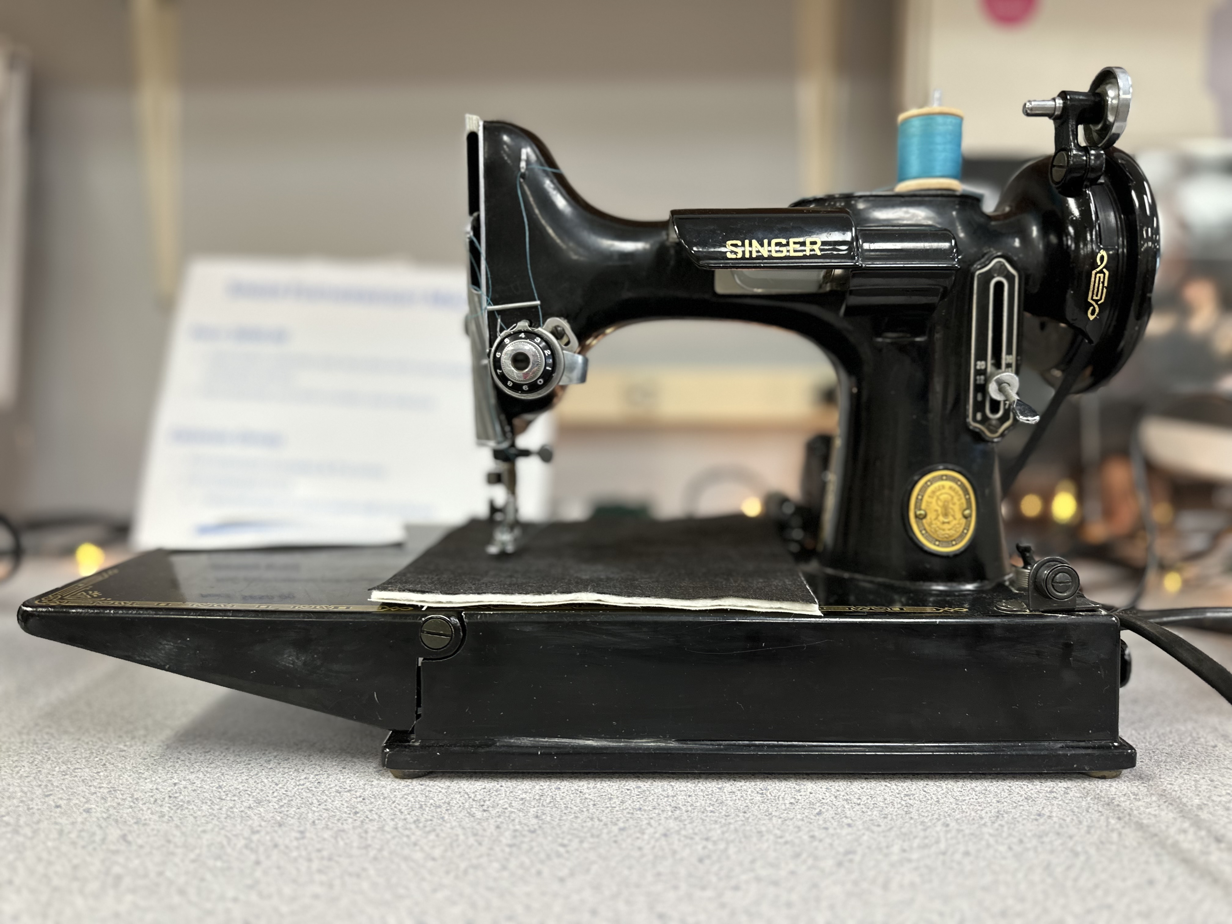 Singer 221 Featherweight Sewing Machine December 1952