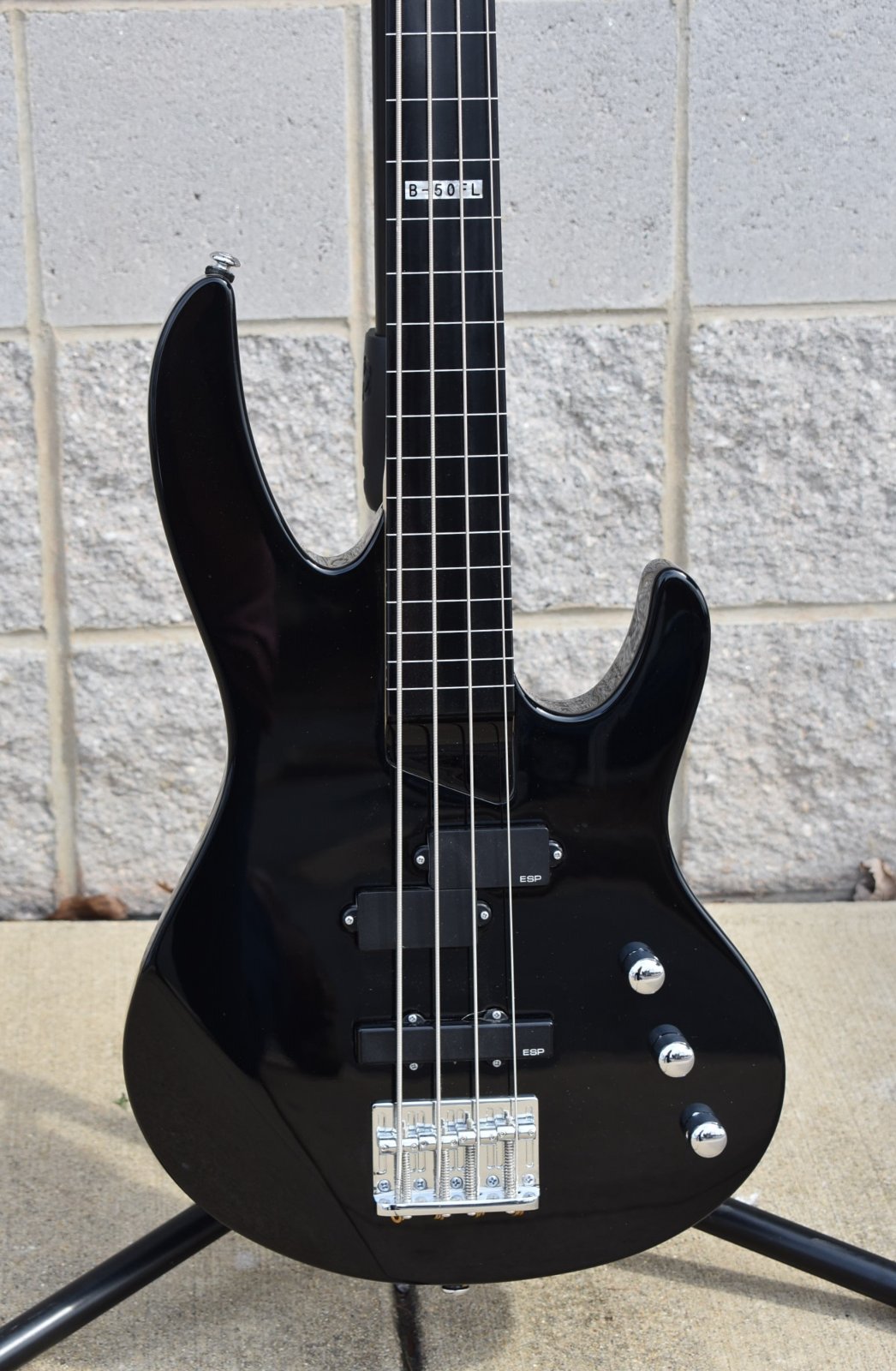 Used LTD B50FL Fretless bass