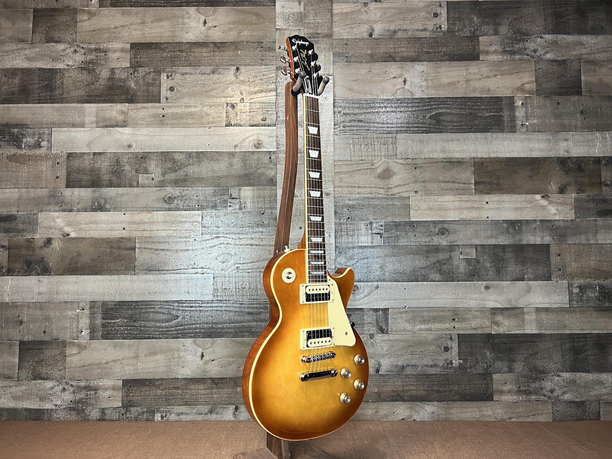 Epiphone Les Paul Classic Electric Guitar Honey Burst 711106478364