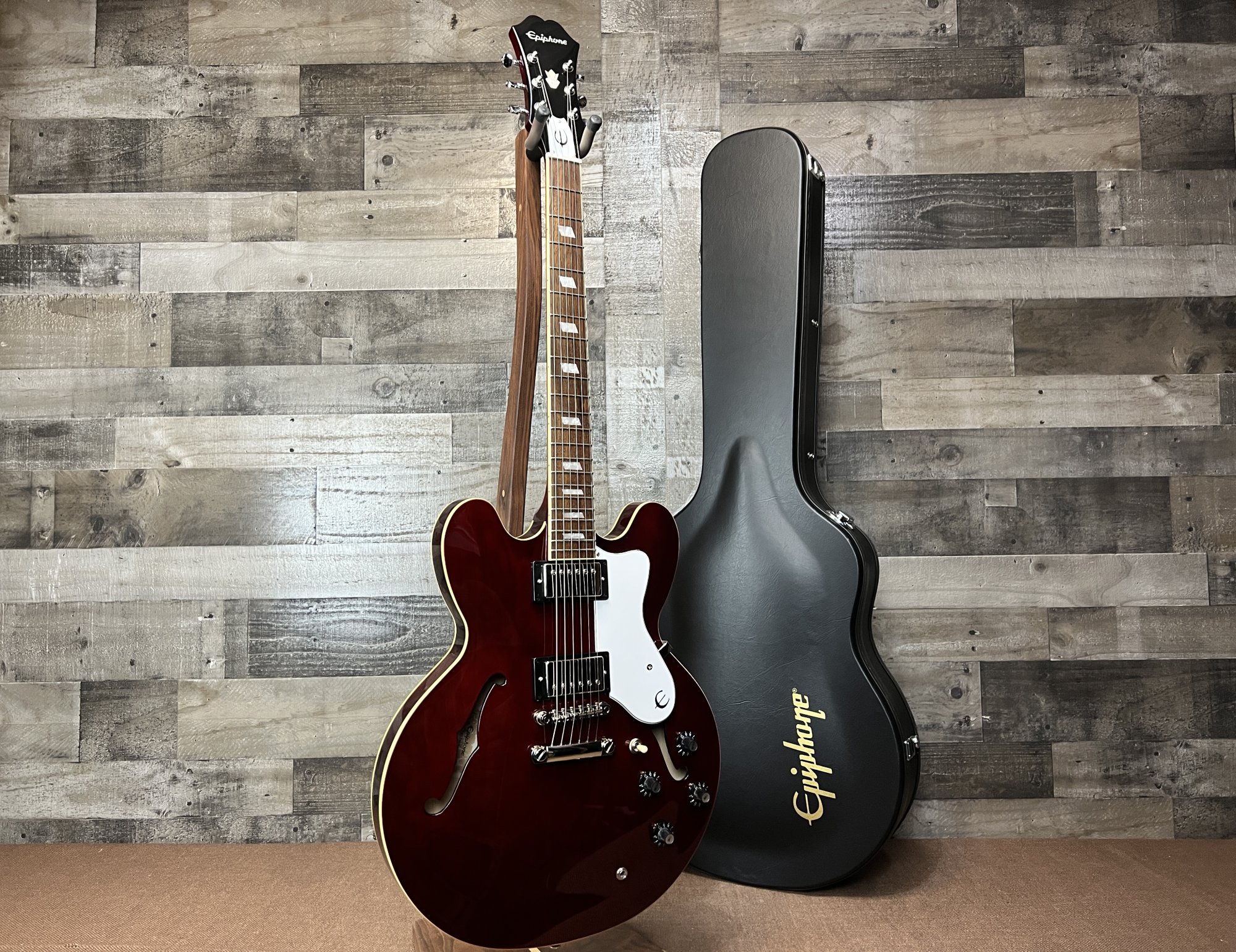 Epiphone Noel Gallagher Riviera w/ Hardshell Case 711106088969