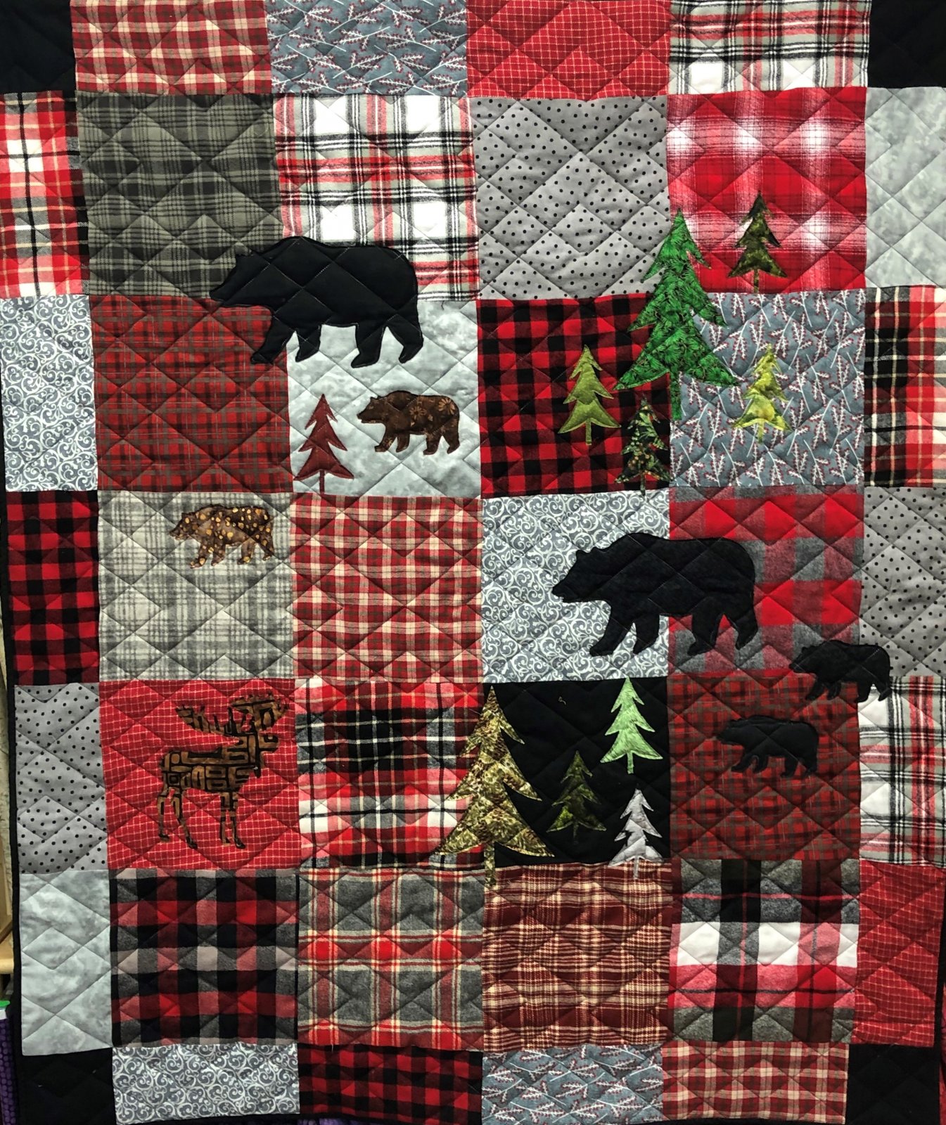 COZY FOREST APPLIQUE QUILT KIT