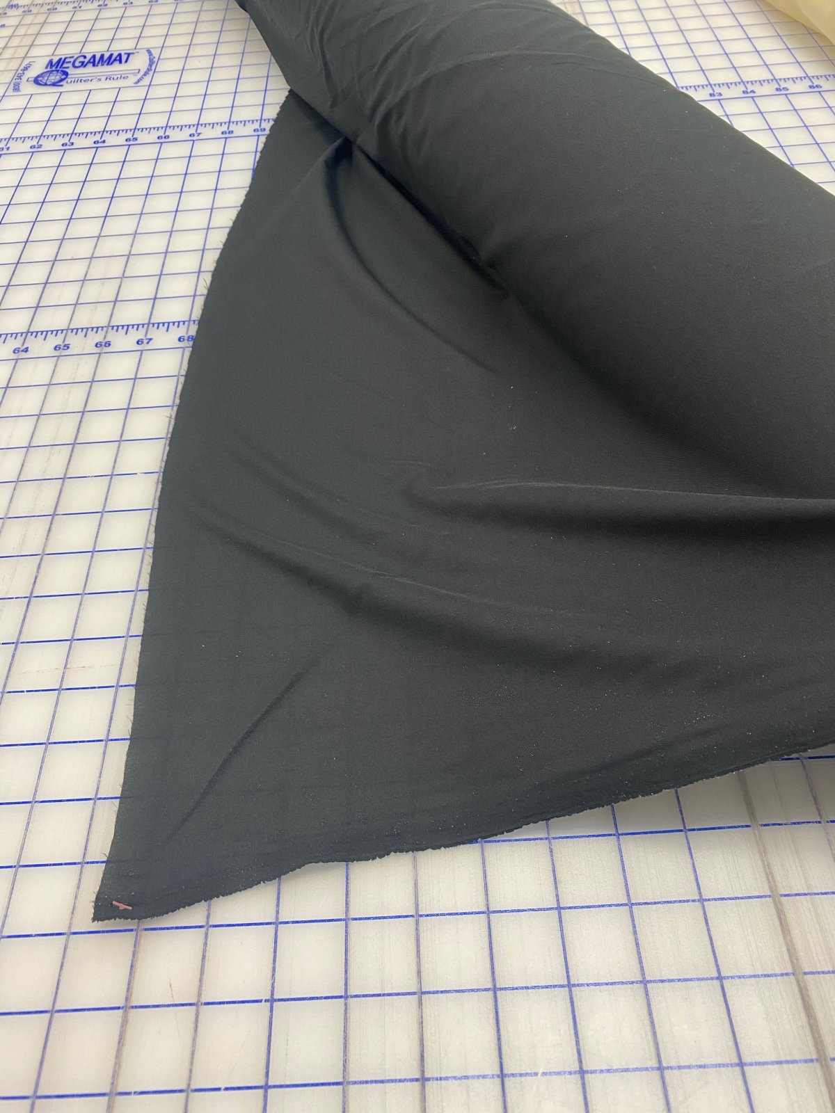 60 Fusible Stabilizer BLACK (Ideal for tshirt quilts)