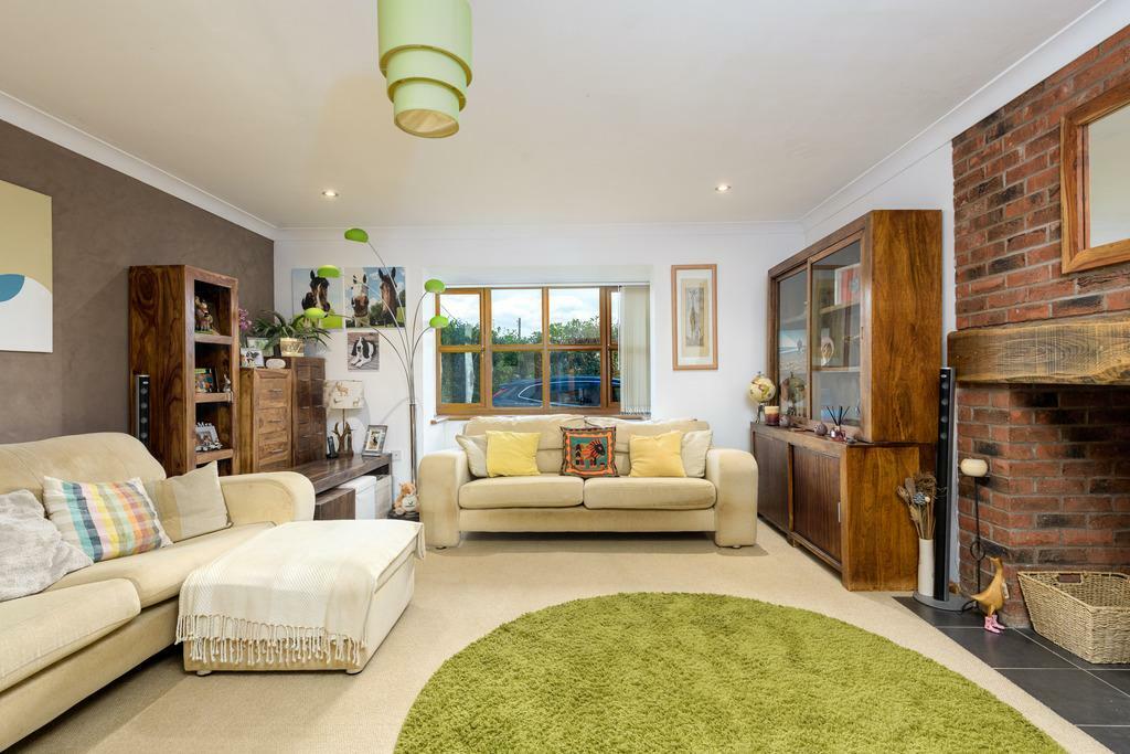 3 bedroom detached house for sale in Baulkins Drove, Sutton St James