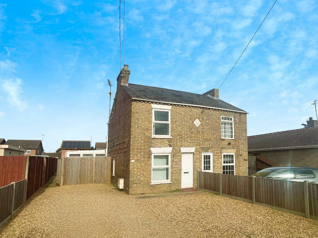 2 bedroom semidetached house for sale in Well End, Friday Bridge