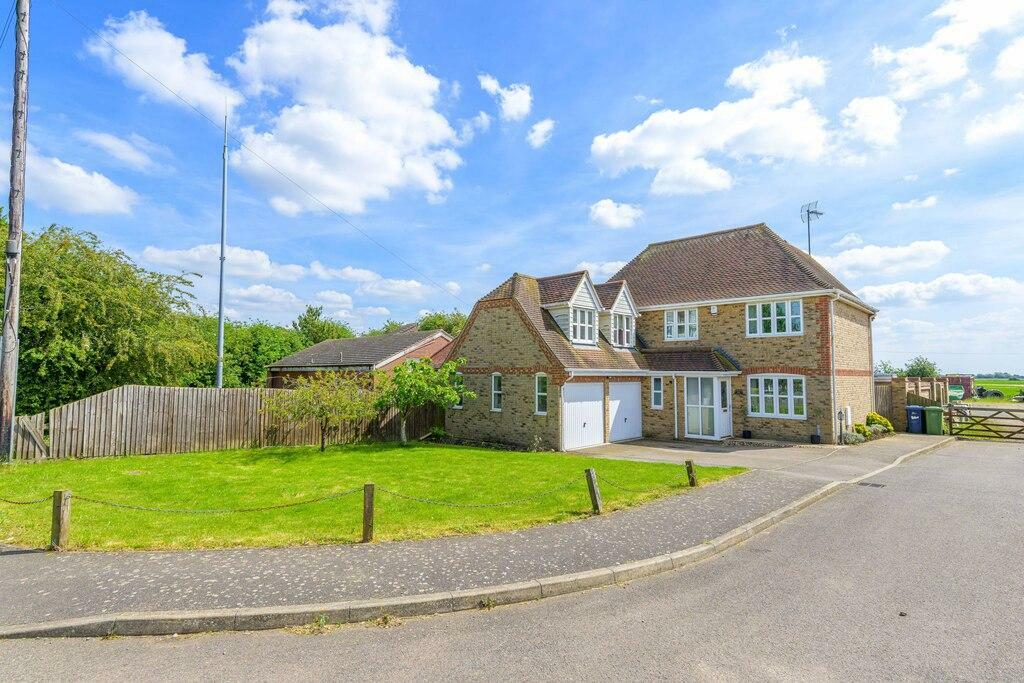 4 bedroom detached house for sale in Fen Road, Parson Drove, Wisbech