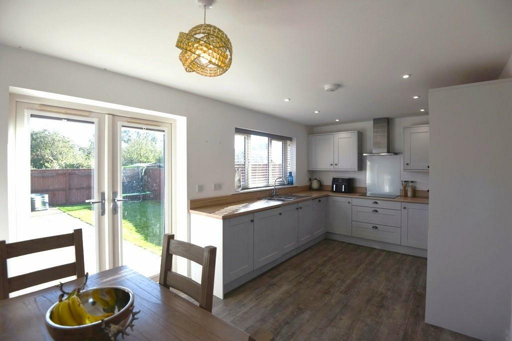 3 bedroom semidetached house for sale in Gaultree Square,
