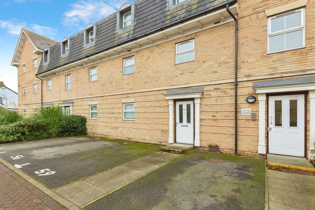 2 bedroom ground floor flat for sale in Stanbridge Road, Leighton