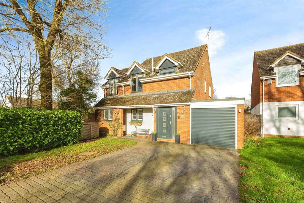 4 bedroom detached house for sale in Derwent Road, Leighton Buzzard, LU7