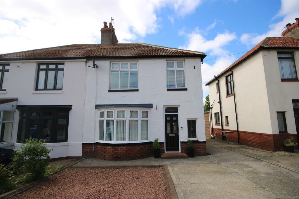 3 bedroom semidetached house for sale in Elmsleigh Gardens, Cleadon, SR6