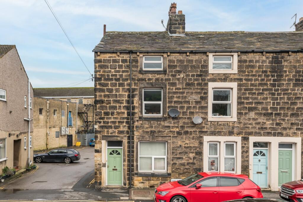2 bedroom flat for sale in Walkergate, Otley, West Yorkshire, LS21