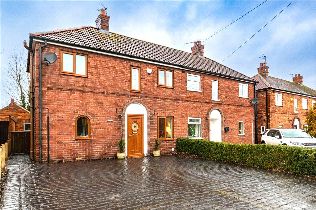 2 bedroom semidetached house for sale in South Duffield Road, Osgodby, Selby, YO8