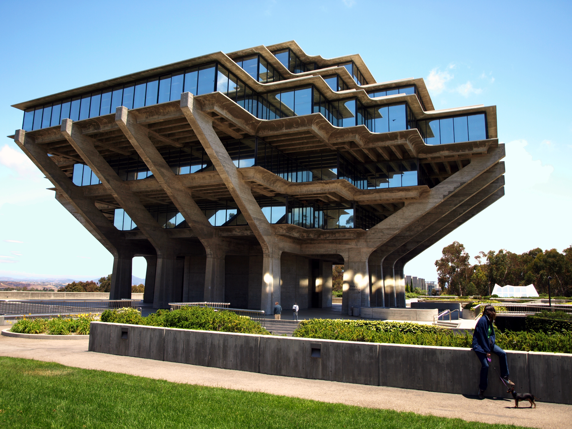 UC San Diego Library, Geisel Library San Diego Reader