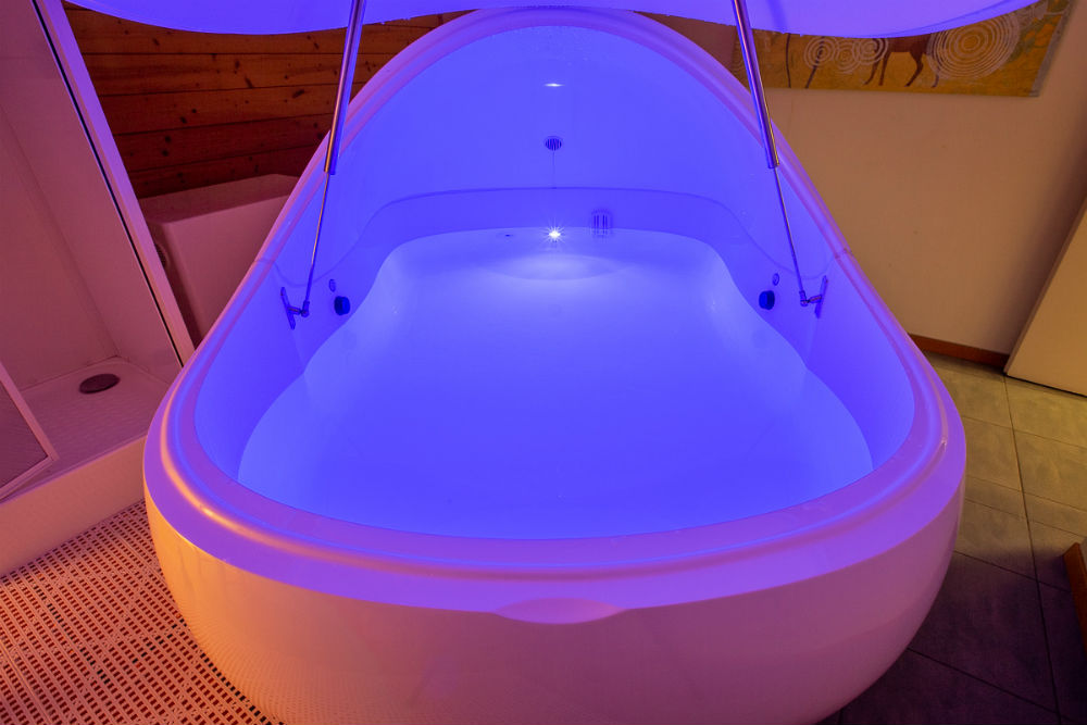 Floating Entspannung im 36° C warmen Solebad