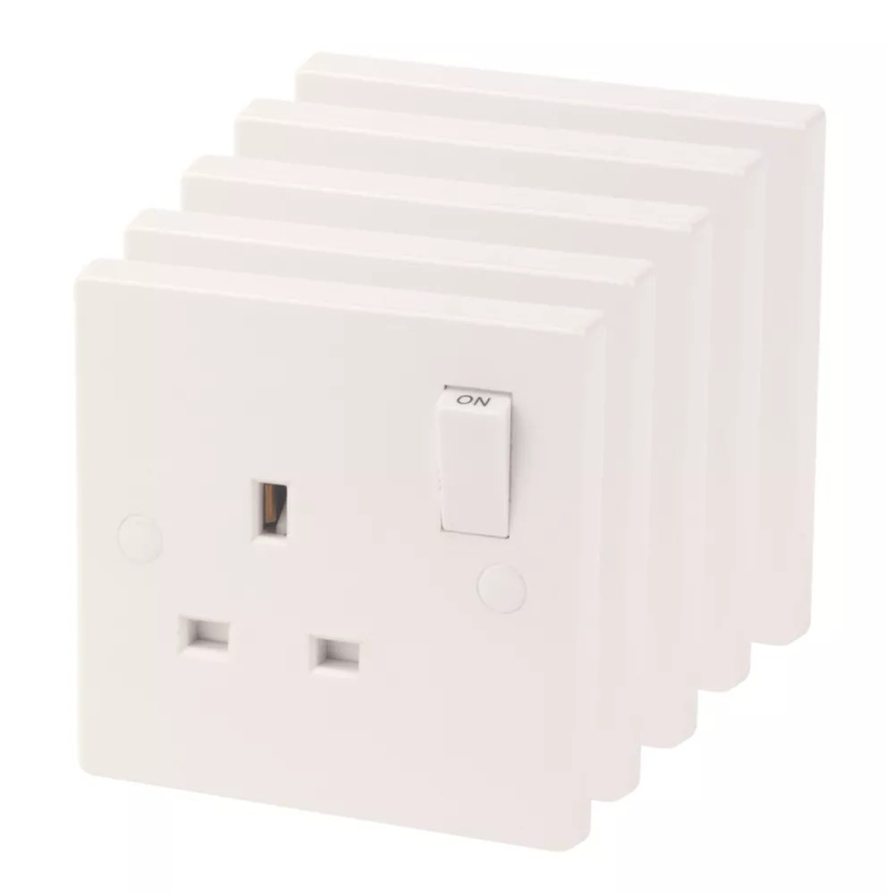 Essentials 13A 1Gang SP Switched Plug Sockets White 5 Pack Screwfix