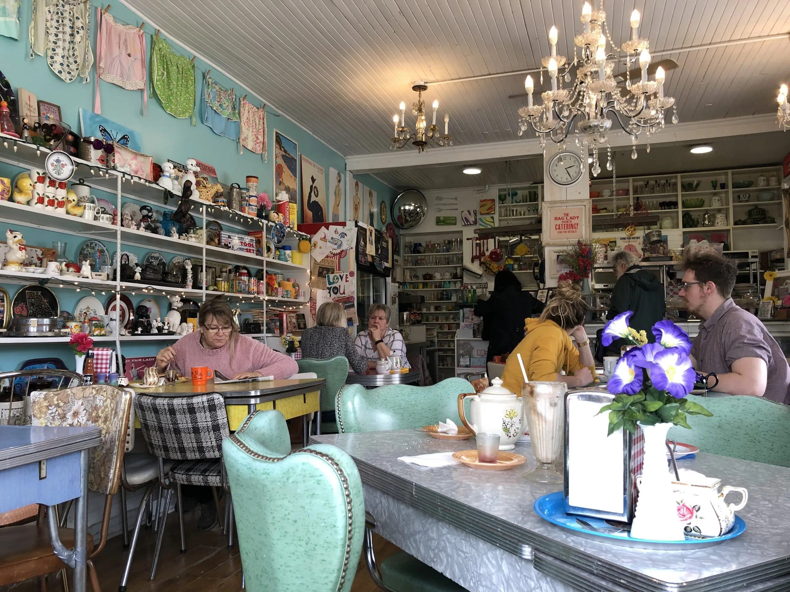 Relive the 50s at the Bag Lady restaurant in London CFRL