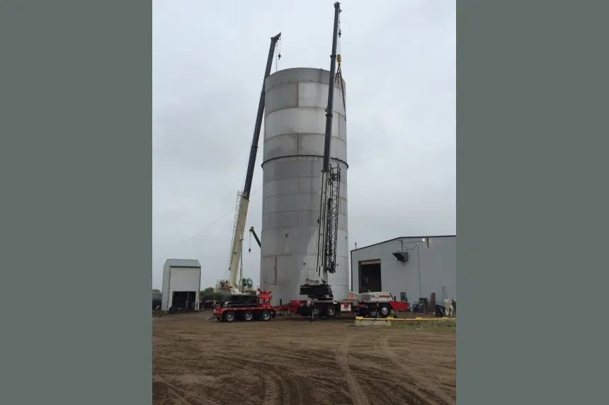 Massive container tank moving through Sask. highways 650 CKOM