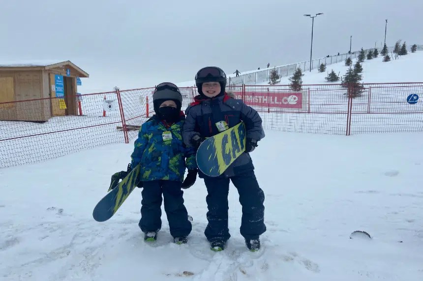 Saskatoon families take full advantage of nice weather at Optimist Hill