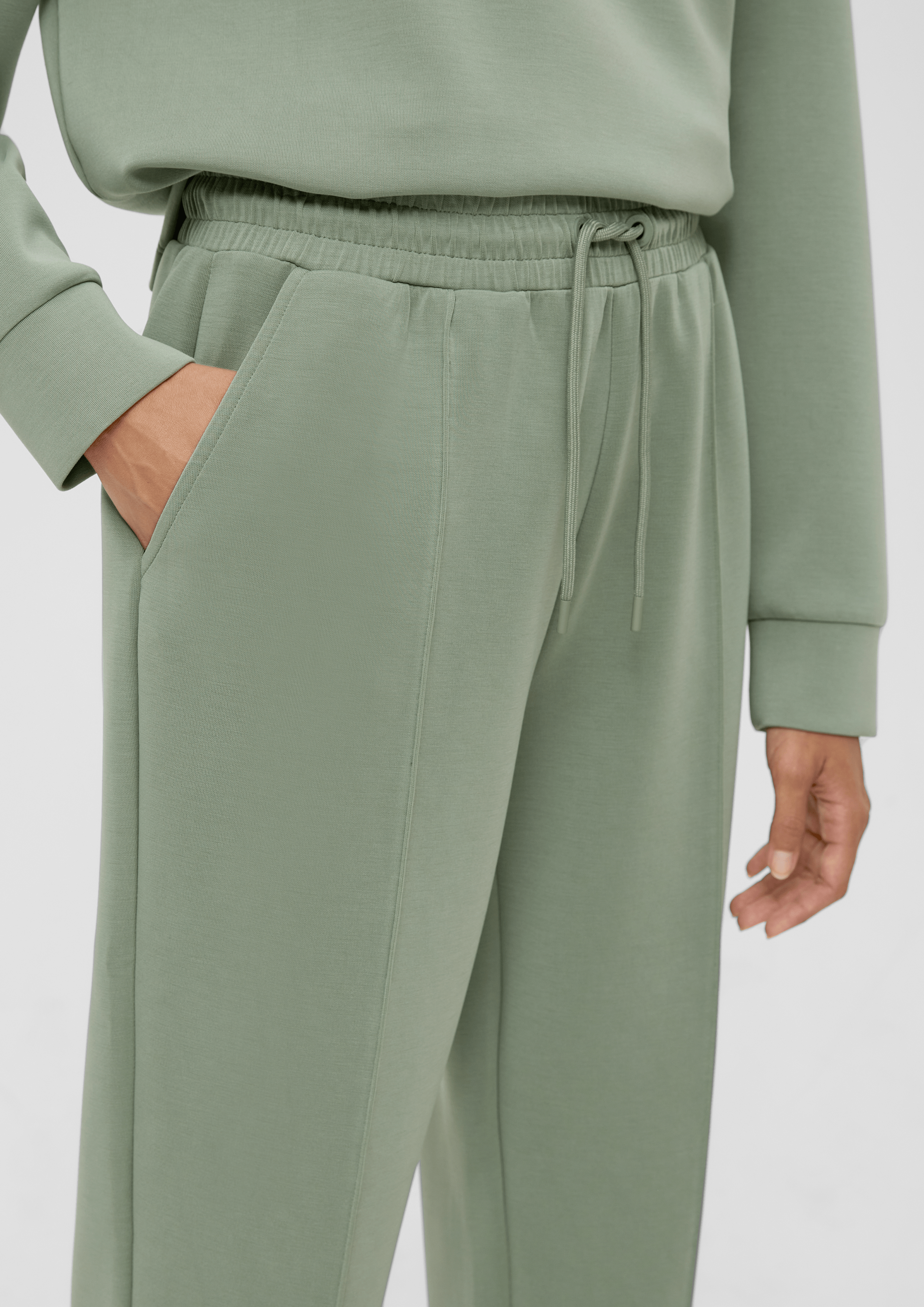 Regular Sweatpants aus Scuba salbeigrün s.Oliver